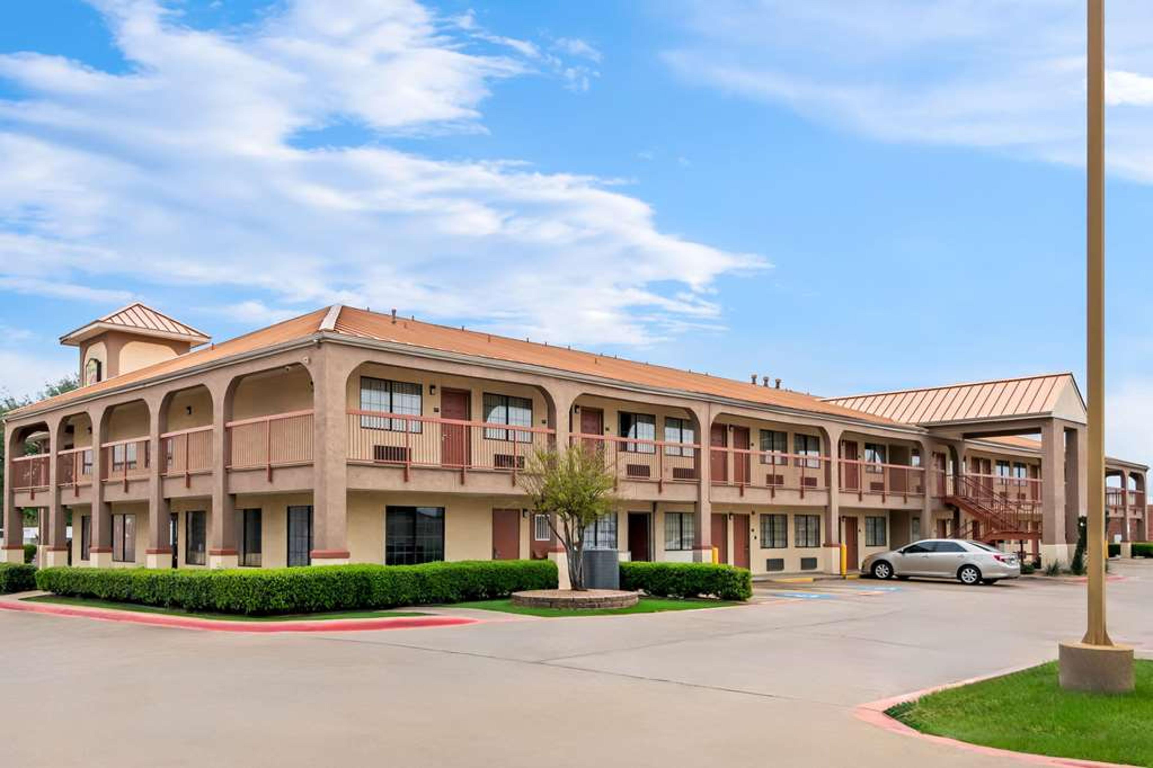 SUPER 8 BY WYNDHAM GRAND PRAIRIE SO
