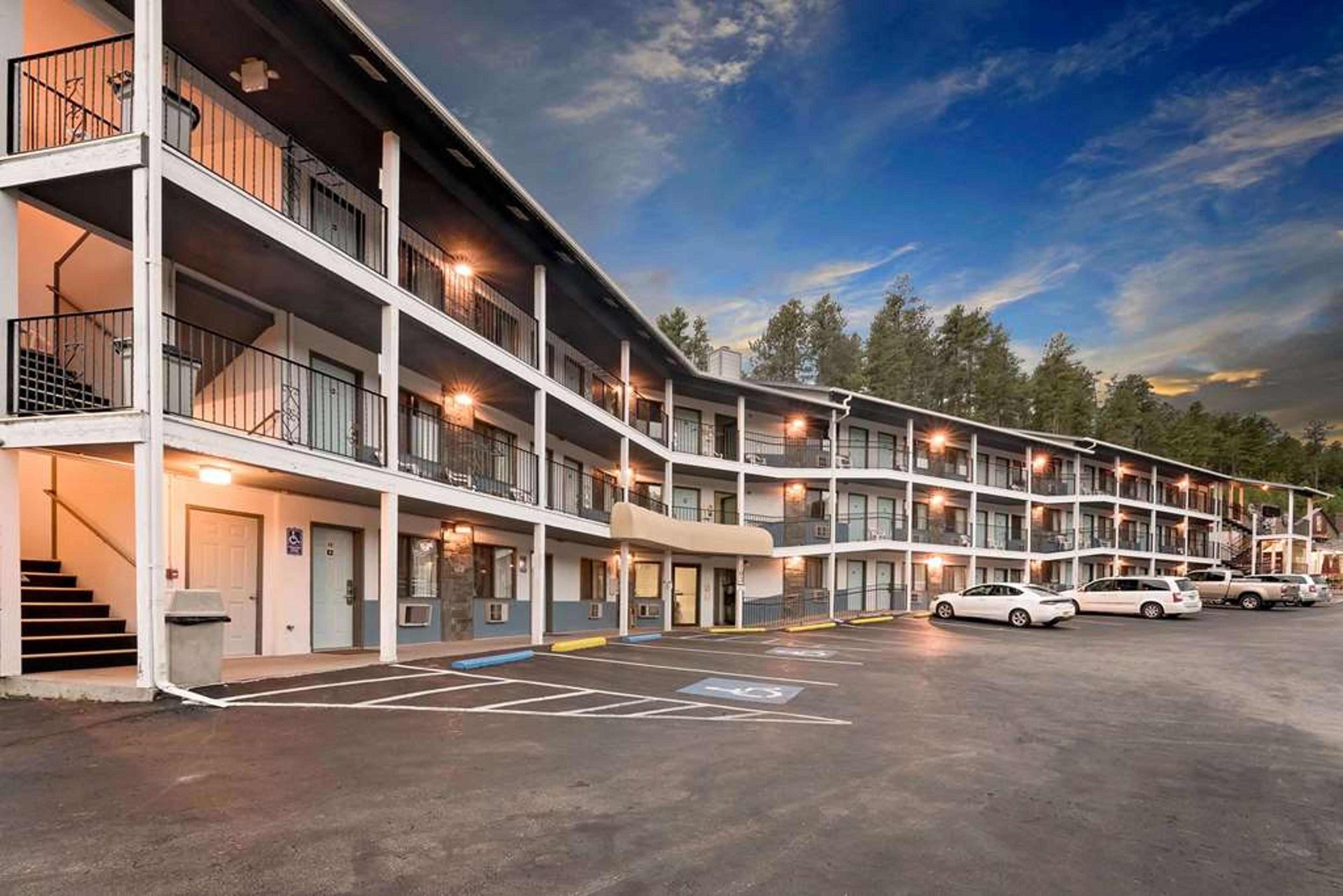 SUPER 8 BY WYNDHAM KEYSTONE/MT. RUS