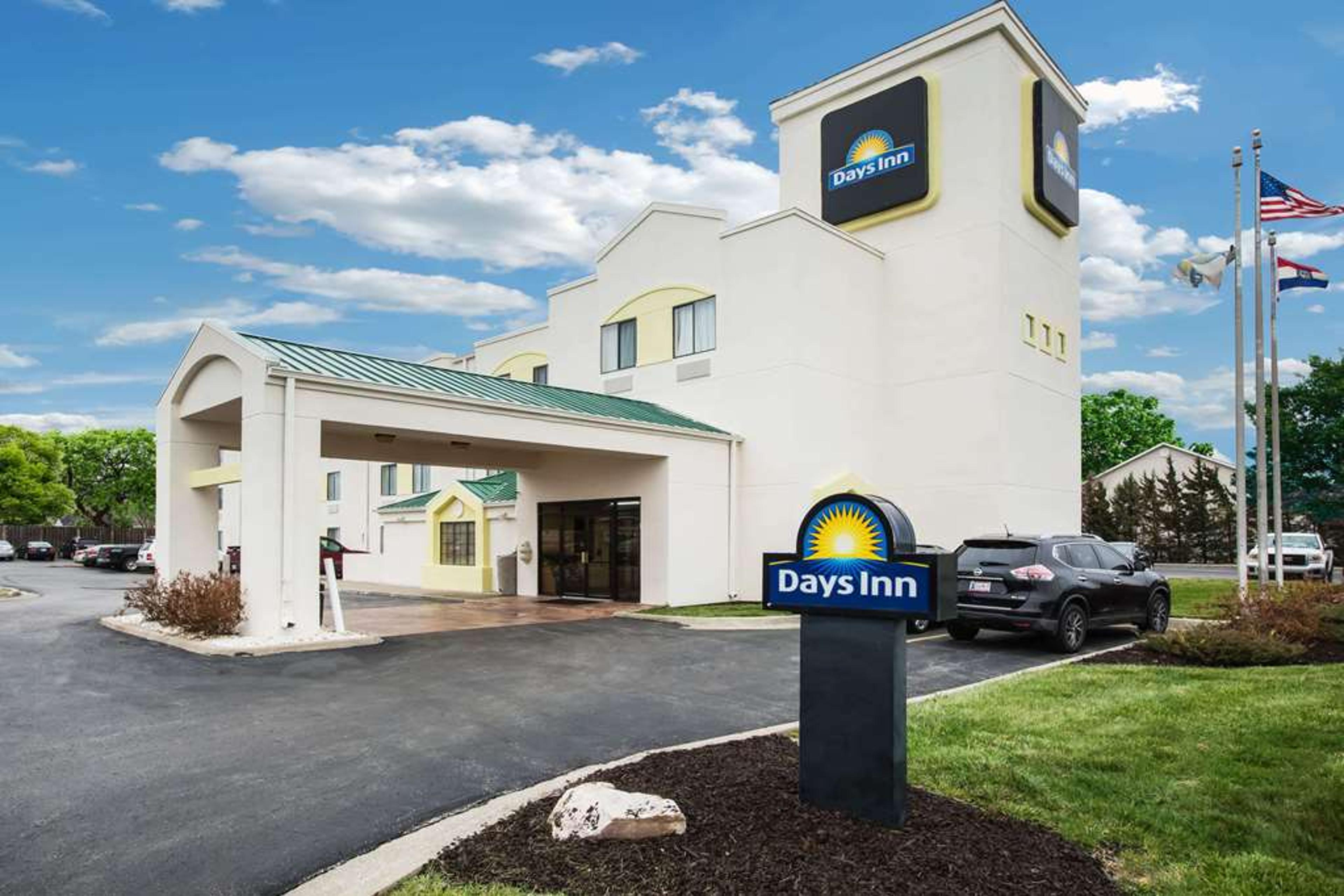 DAYS INN BY WYNDHAM BLUE SPRIN