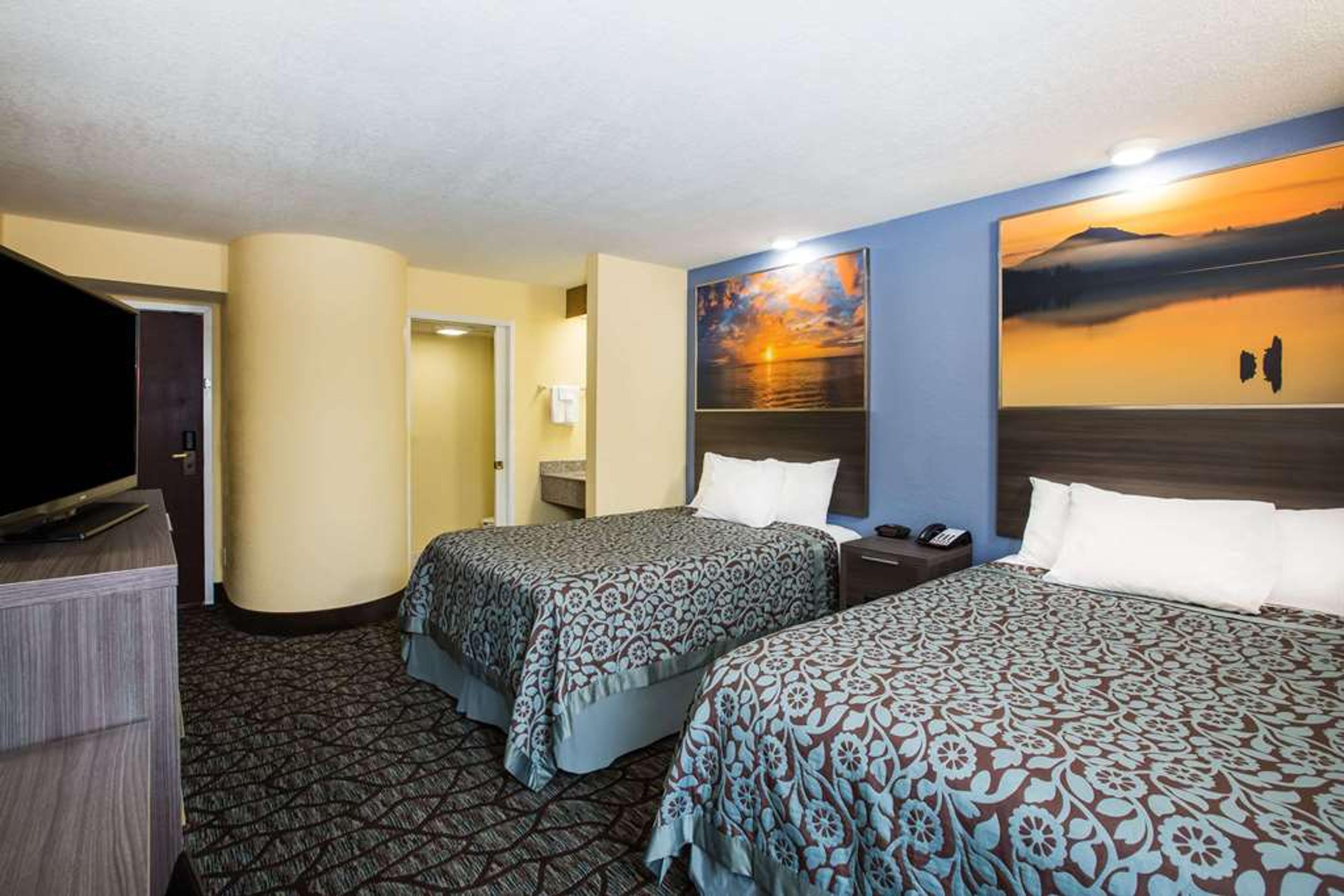 DAYS INN BY WYNDHAM BLUE SPRIN