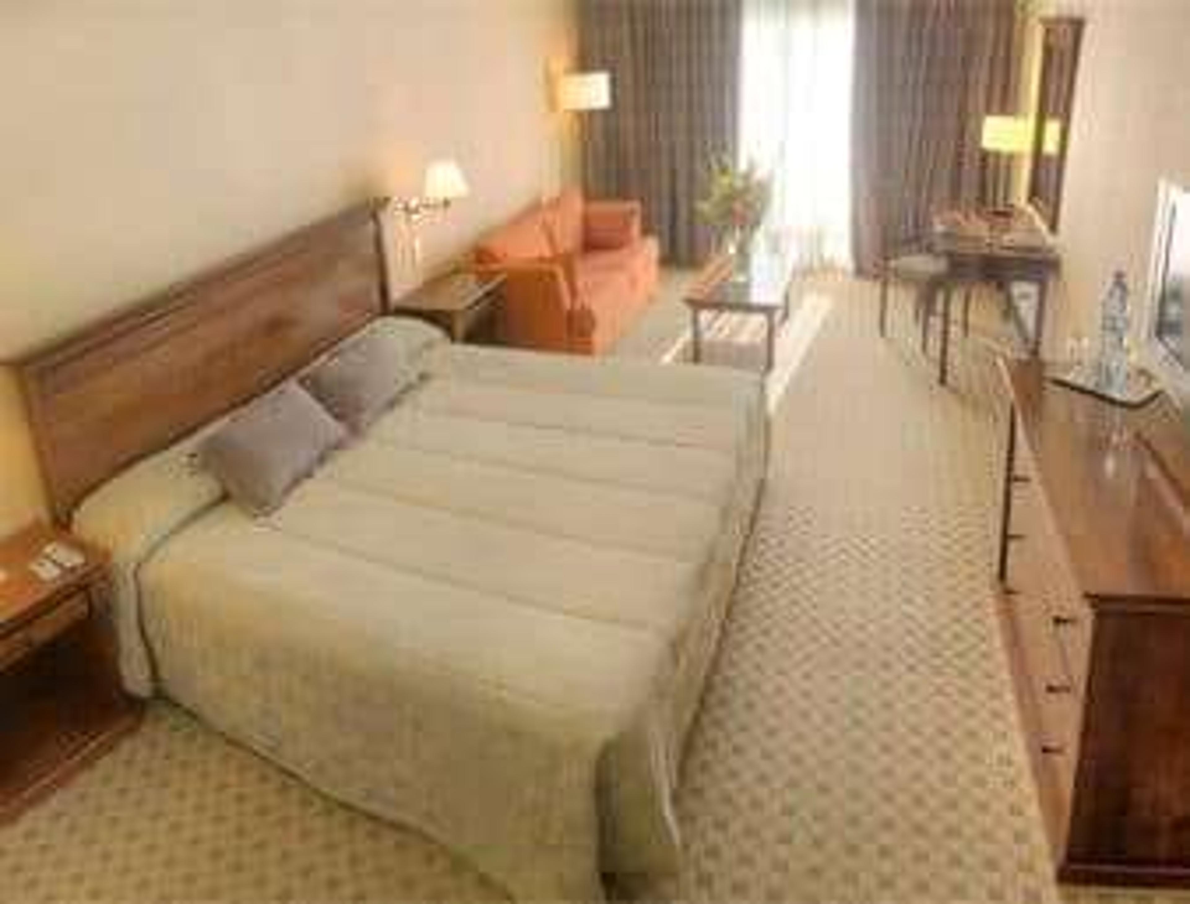 HOWARD JOHNSON RESORT PILAR