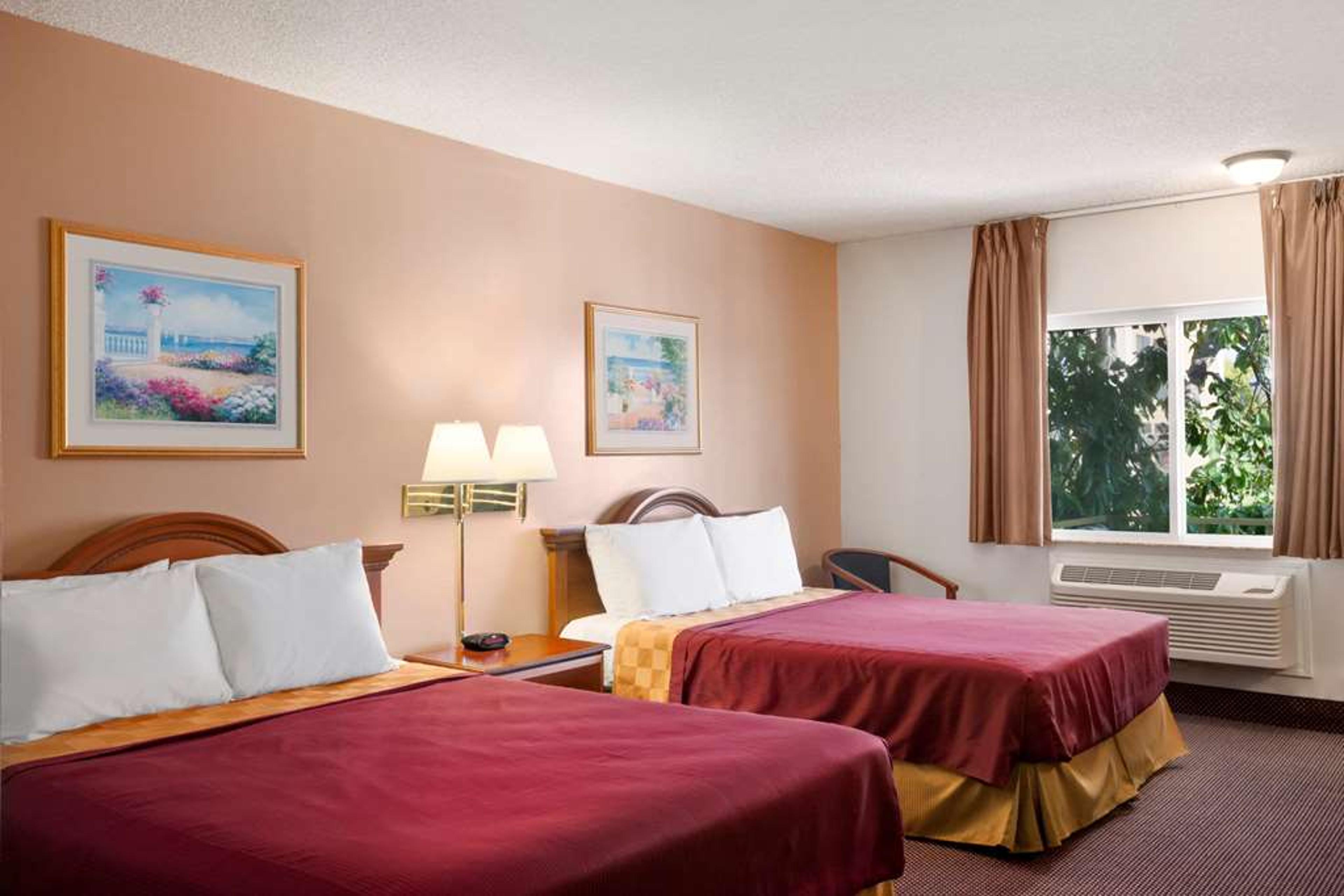 TRAVELODGE BY WYNDHAM BAKERSFI