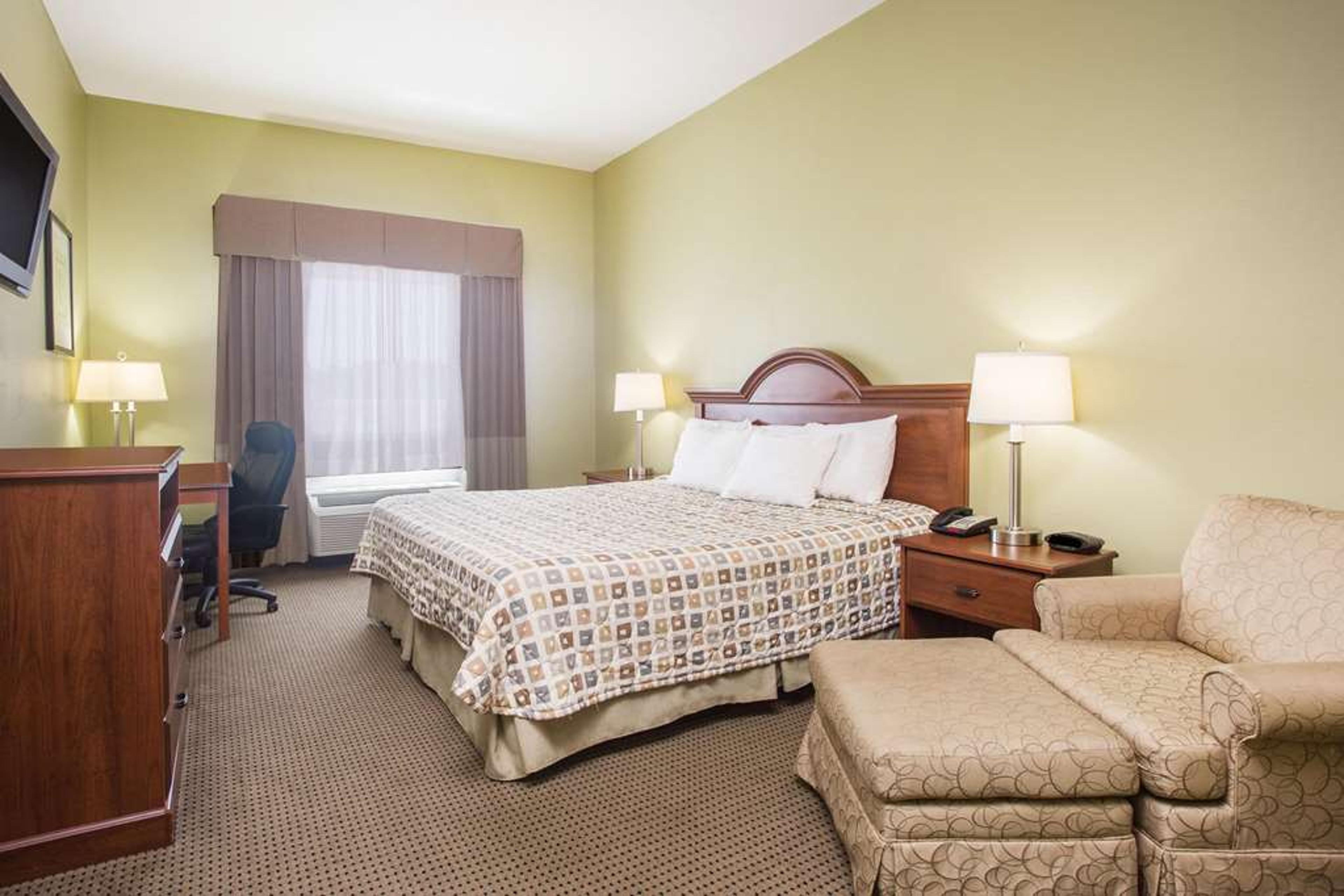 DAYS INN & SUITES BY WYNDHAM SWAINS