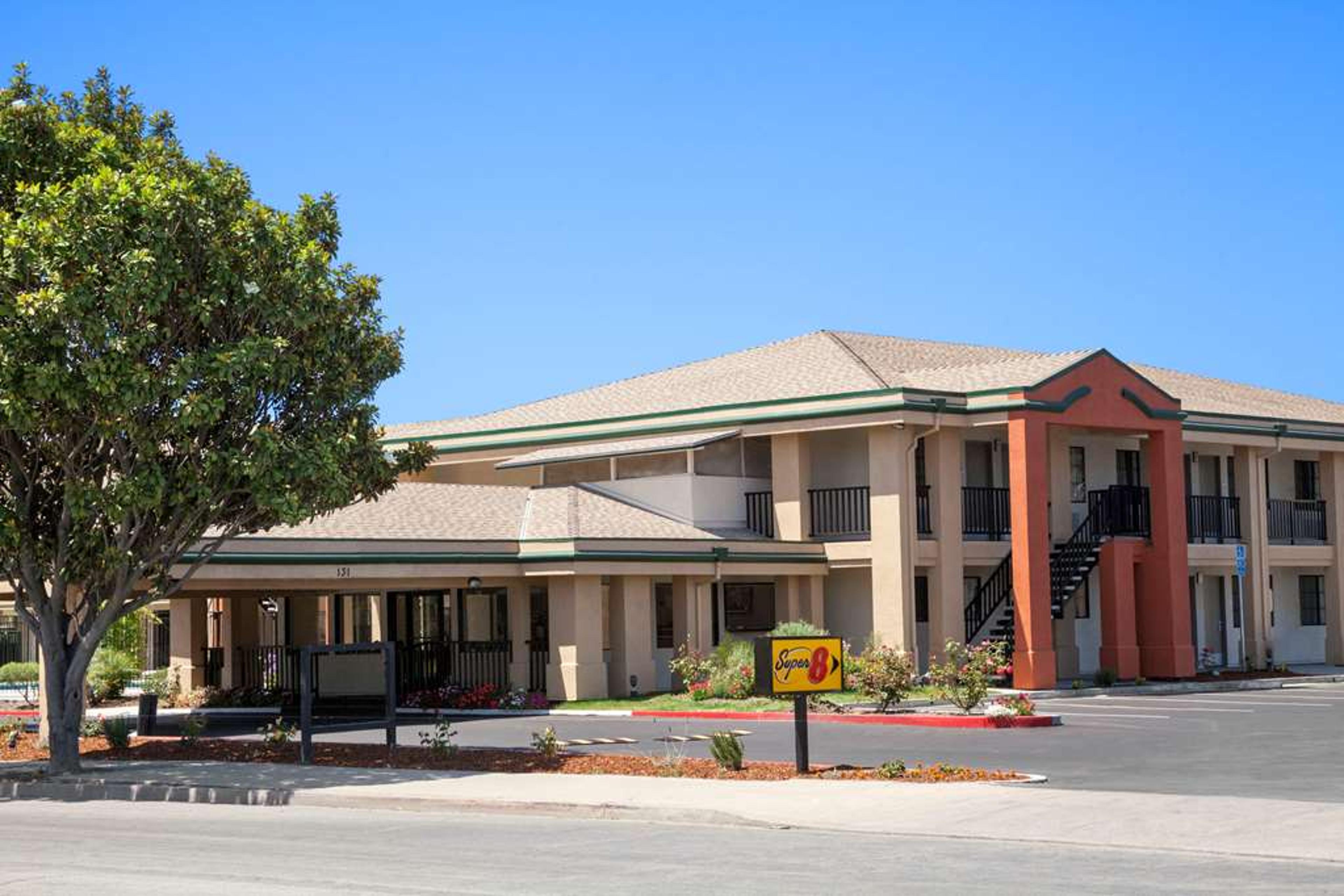 SUPER 8 BY WYNDHAM SALINAS