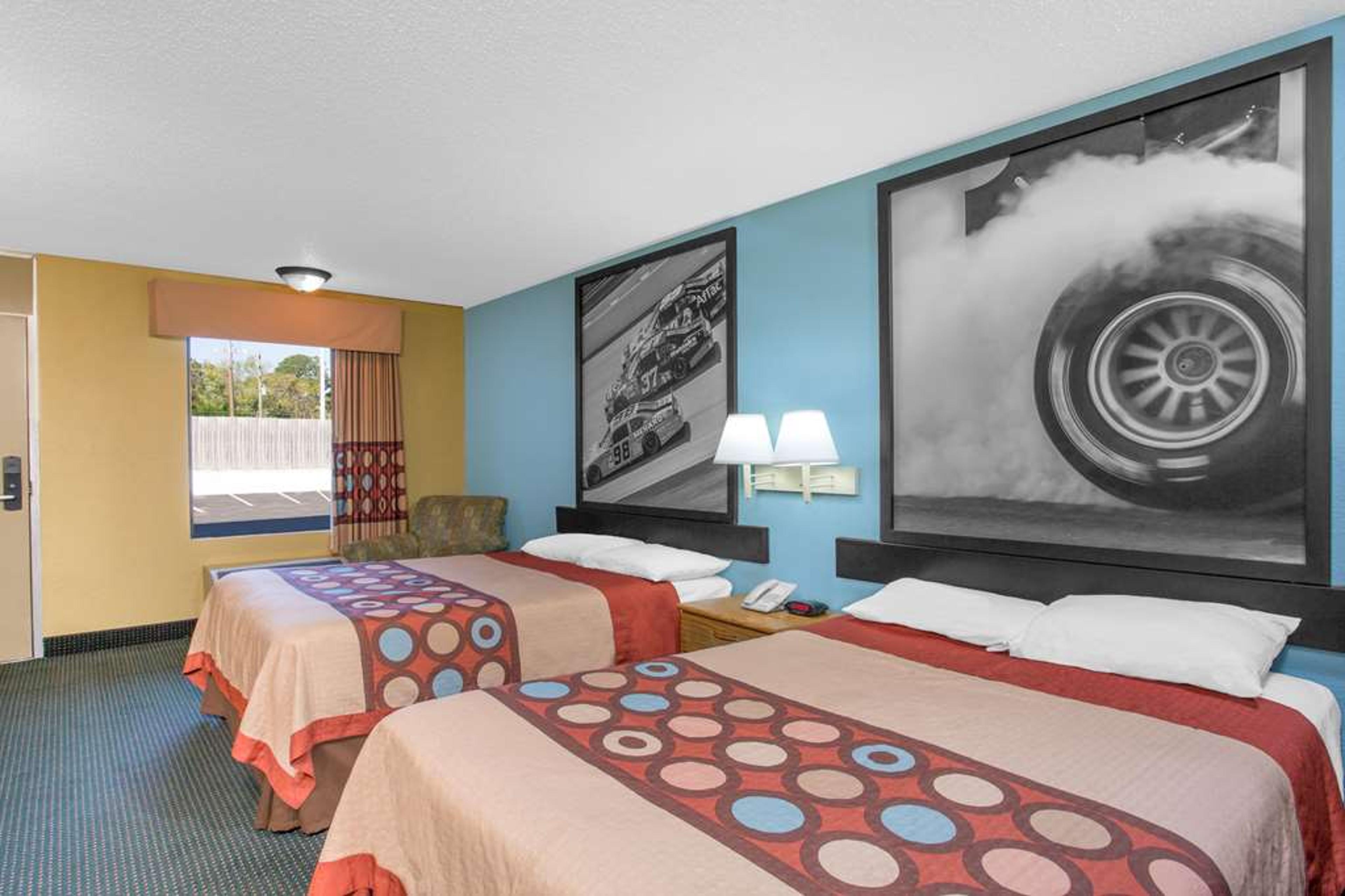 SUPER 8 BY WYNDHAM DUNN