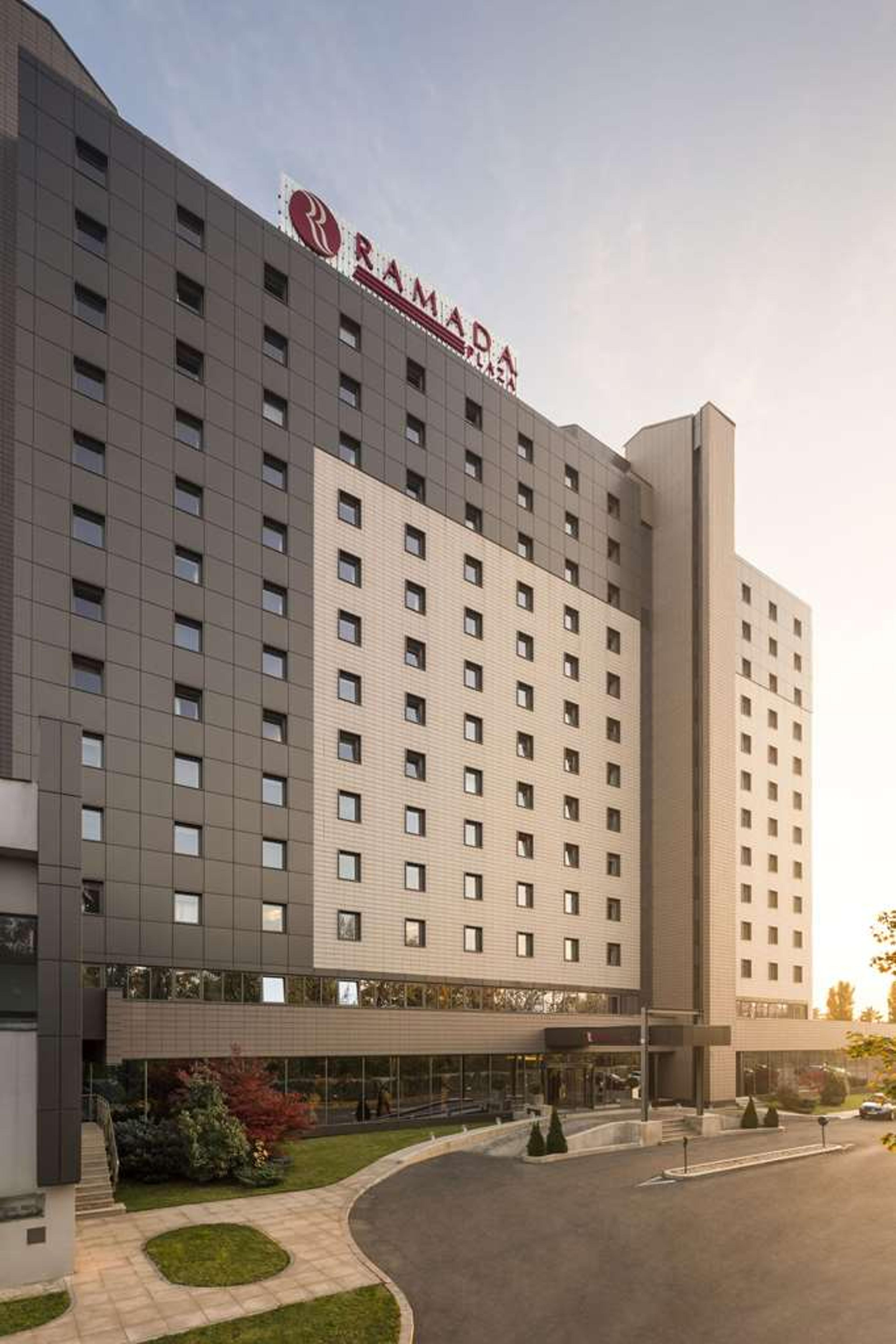 RAMADA PLAZA BY WYNDHAM BUCHAREST C