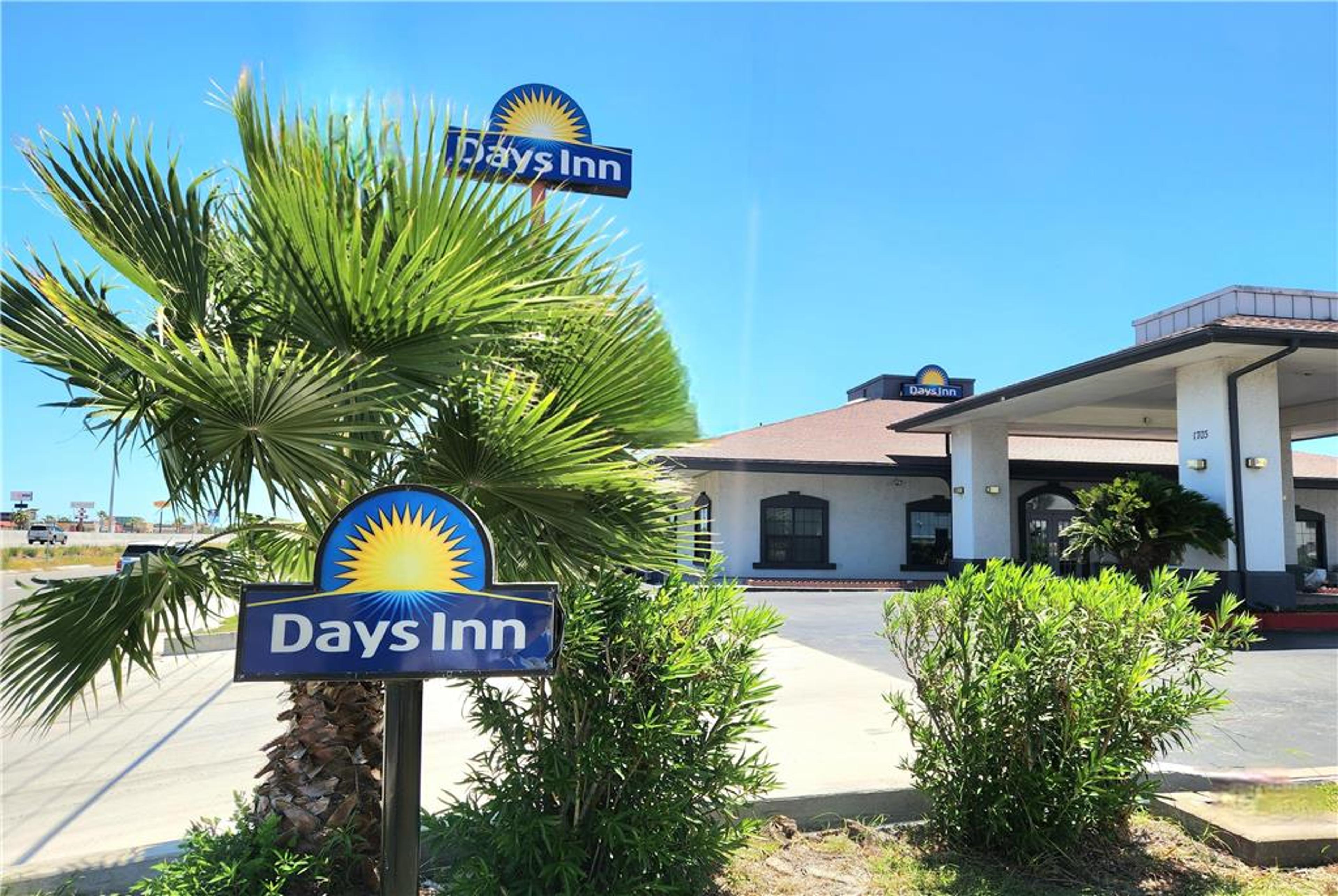 DAYS INN BY WYNDHAM PORTLAND/CORPUS