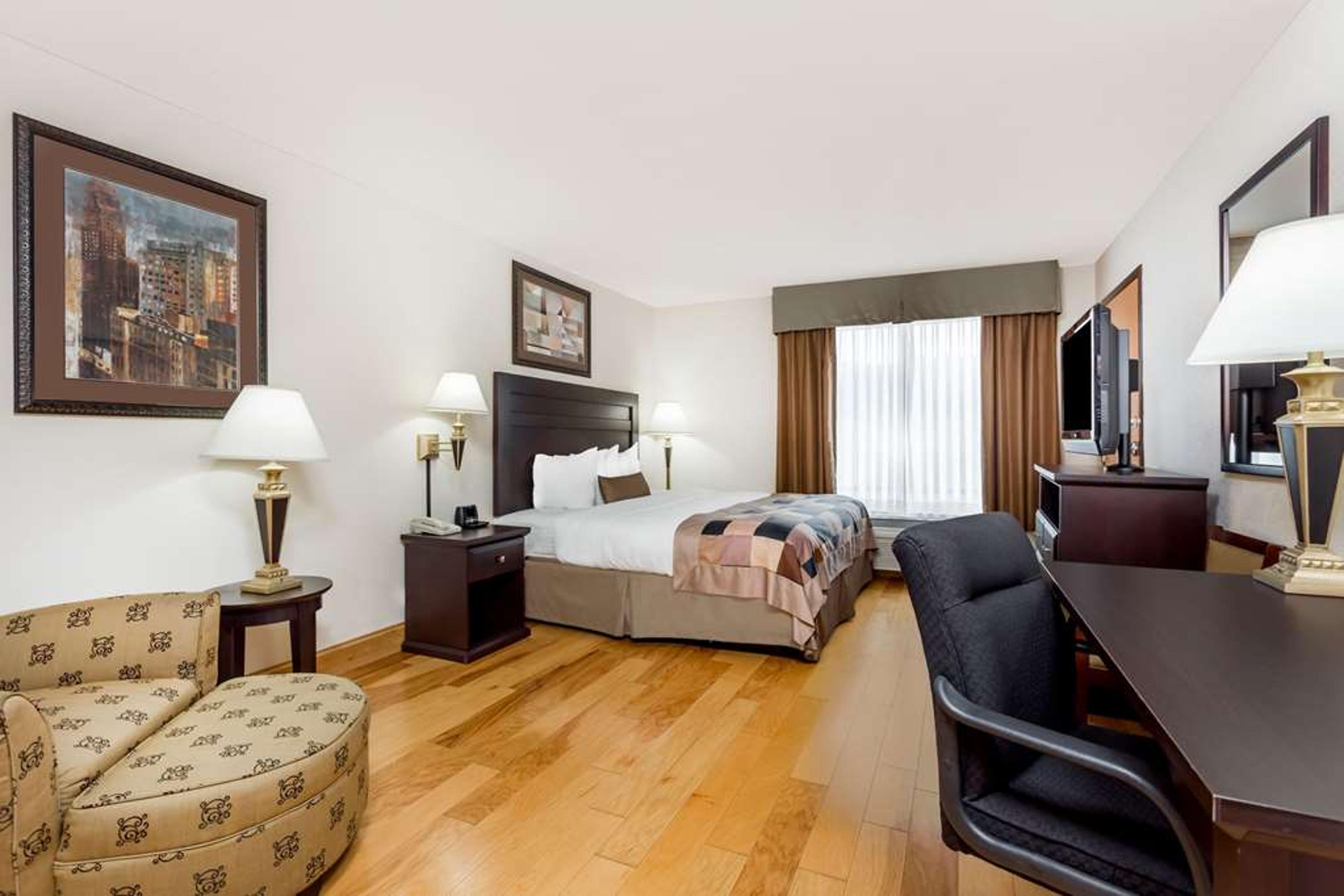 WINGATE BY WYNDHAM LAGRANGE