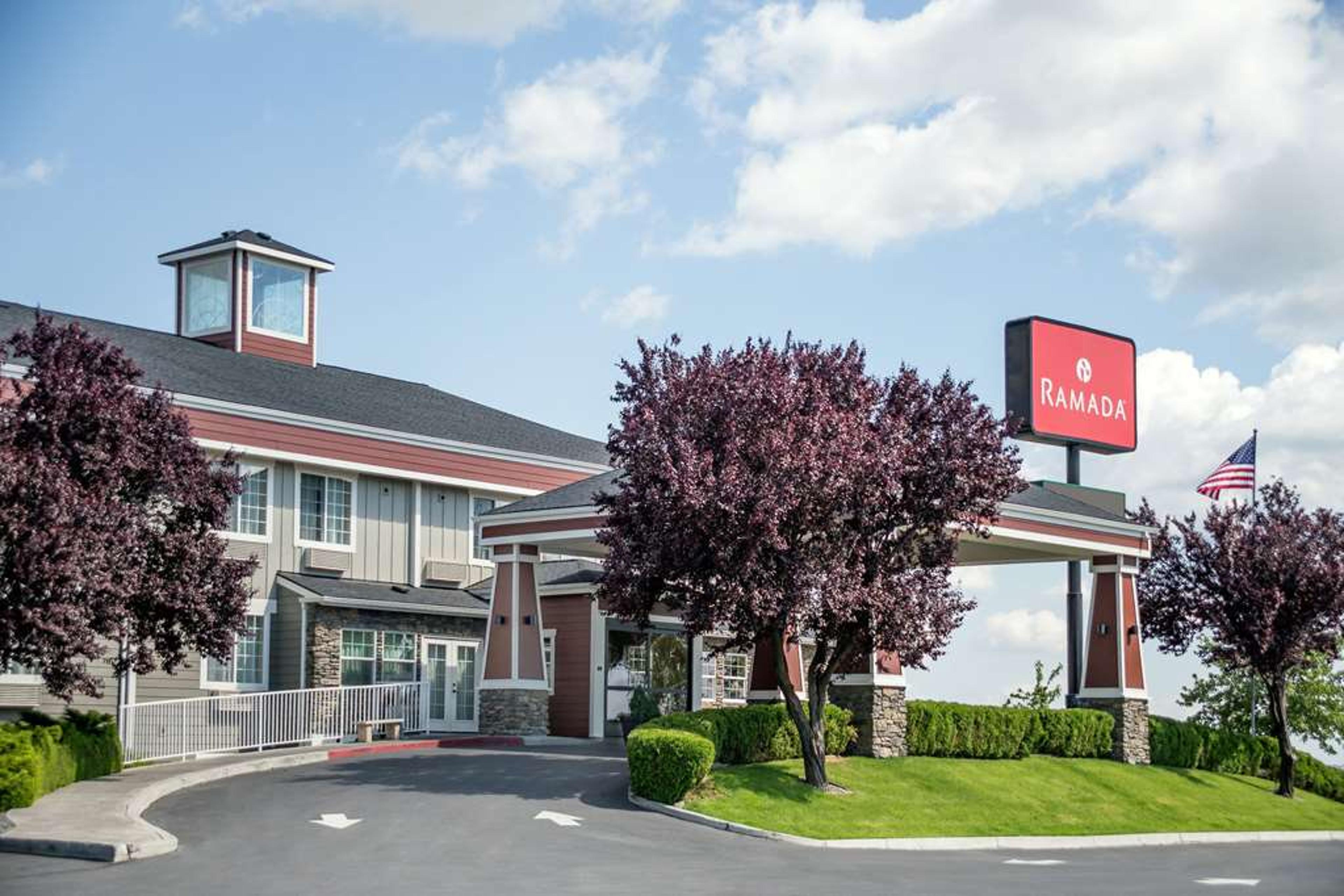 RAMADA BY WYNDHAM MOSES LAKE