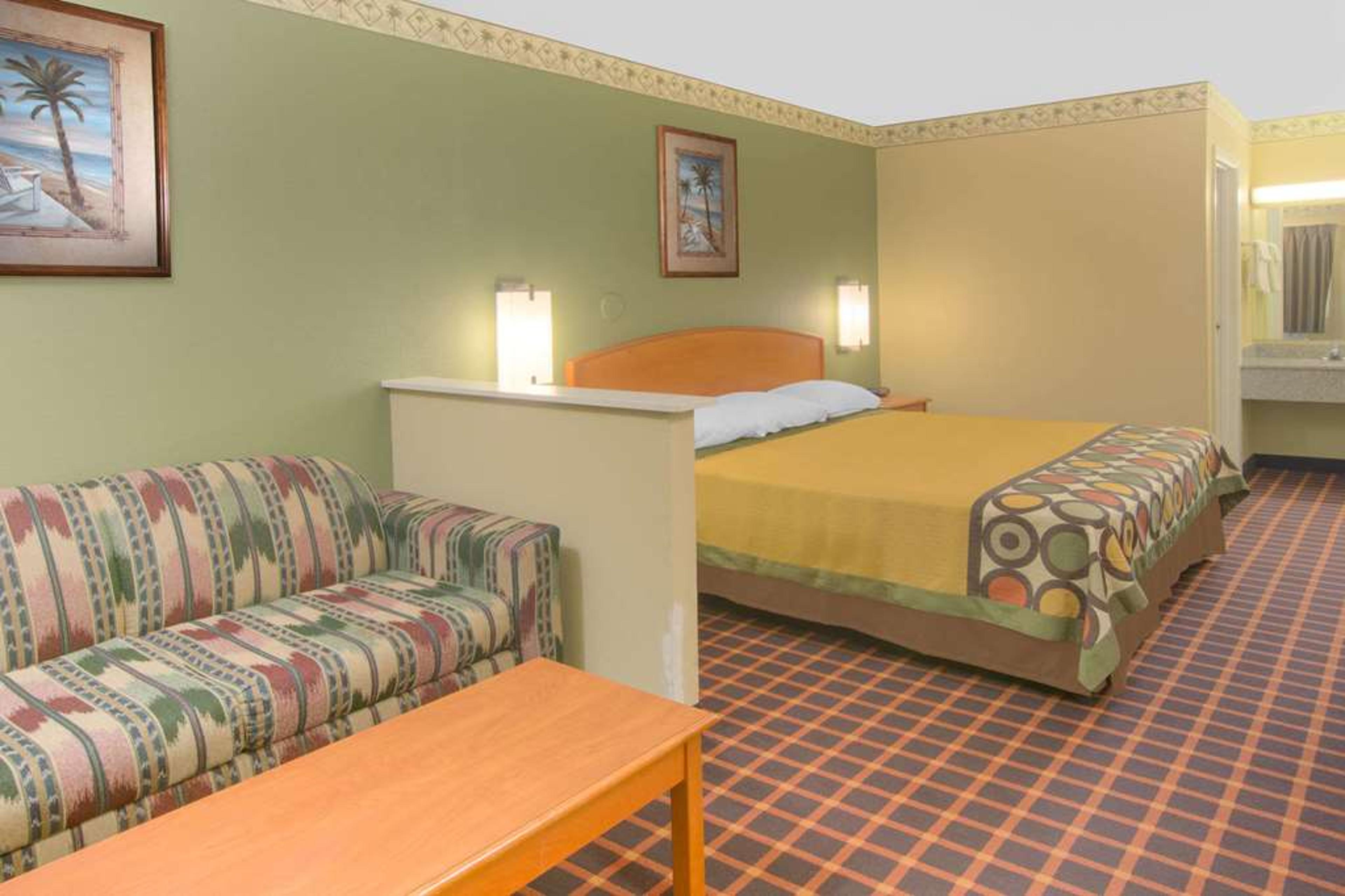 SUPER 8 BY WYNDHAM SHREVEPORT