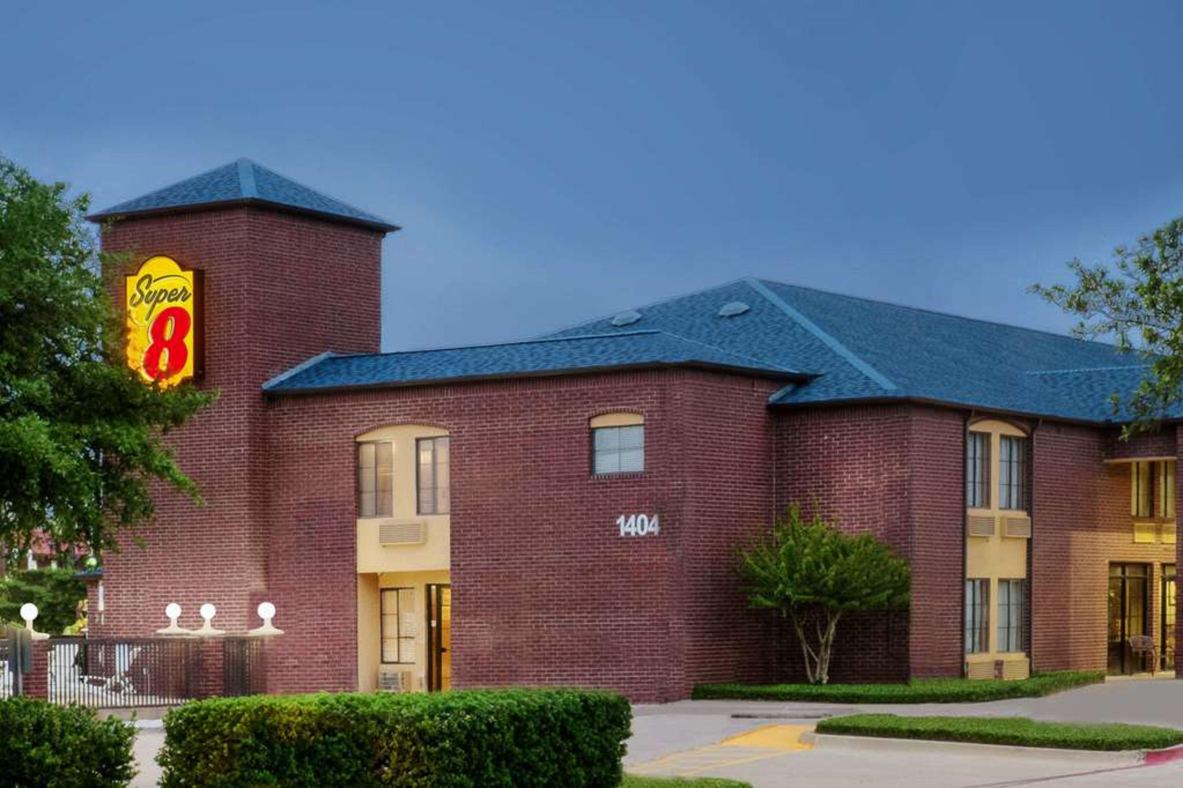 SUPER 8 BY WYNDHAM FARMERS BRANCH/N