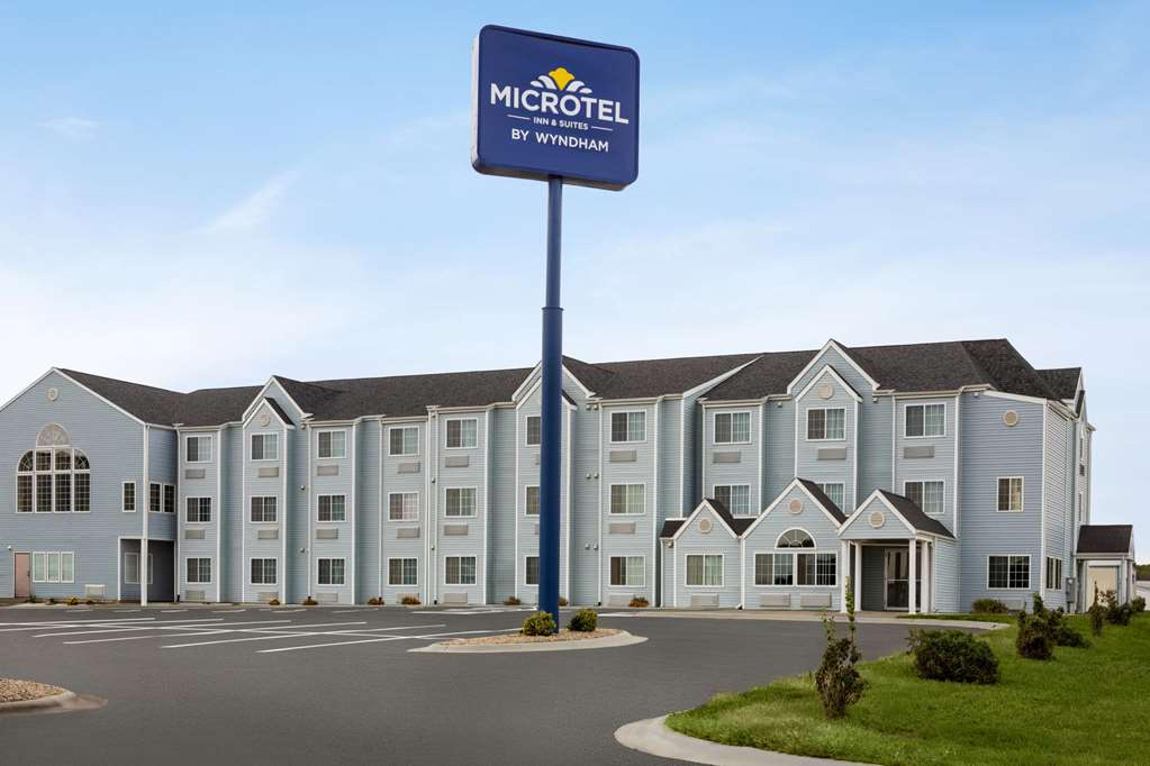 MICROTEL INN & SUITES BY WYNDHAM LI
