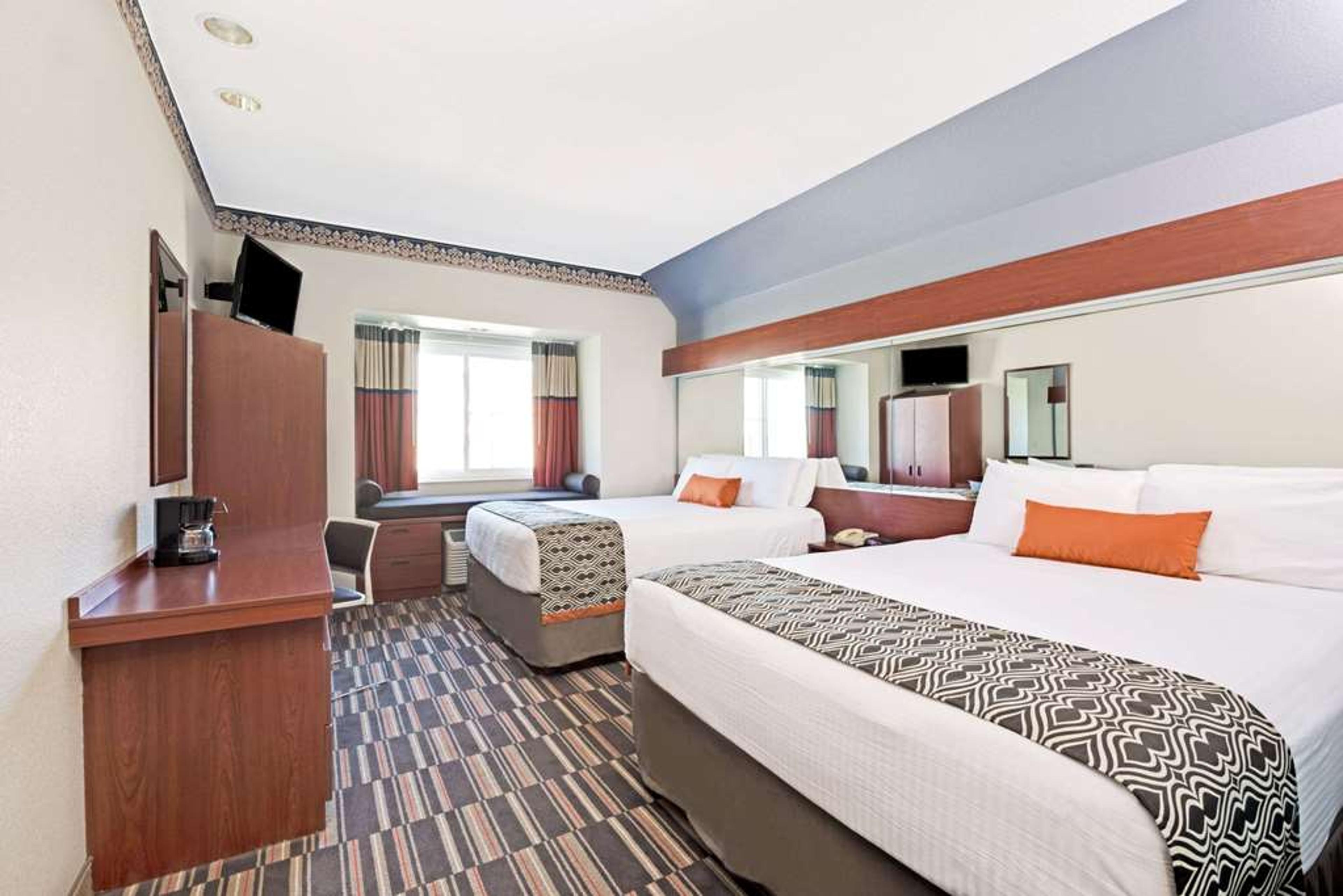 MICROTEL INN & SUITES BY WYNDHAM UR