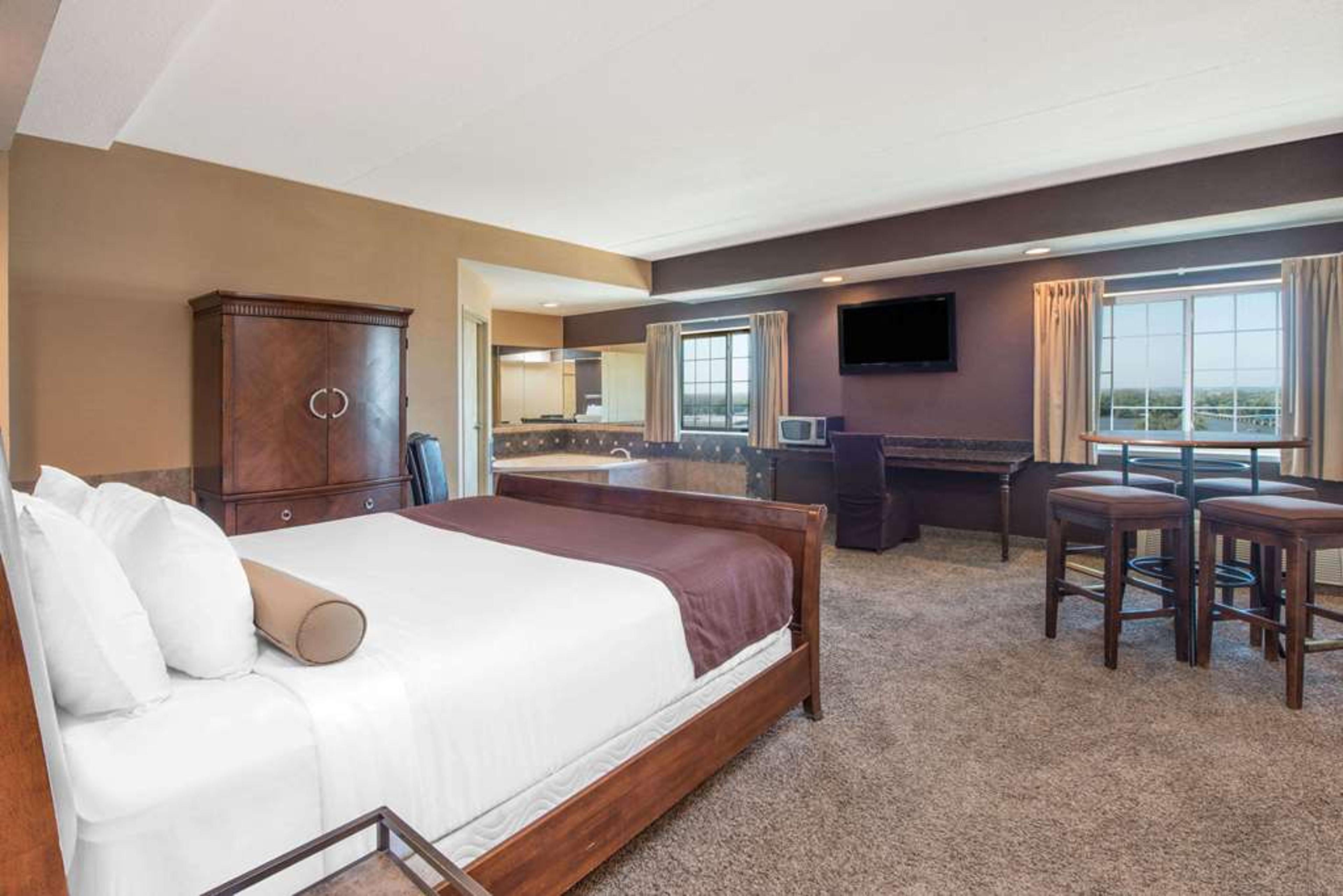 MICROTEL INN & SUITES BY WYNDHAM QU