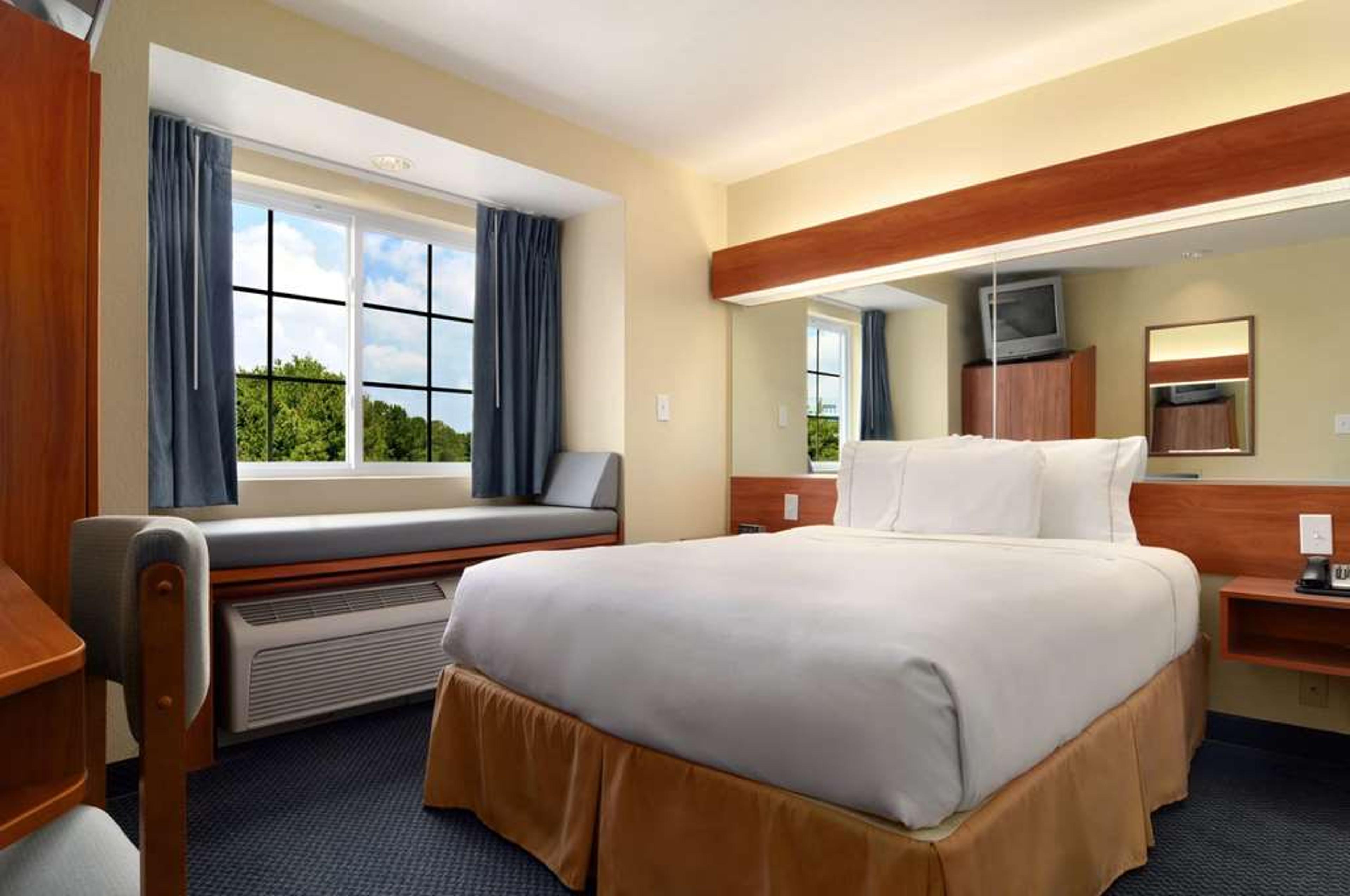 MICROTEL INN & SUITES BY WYNDHAM HU