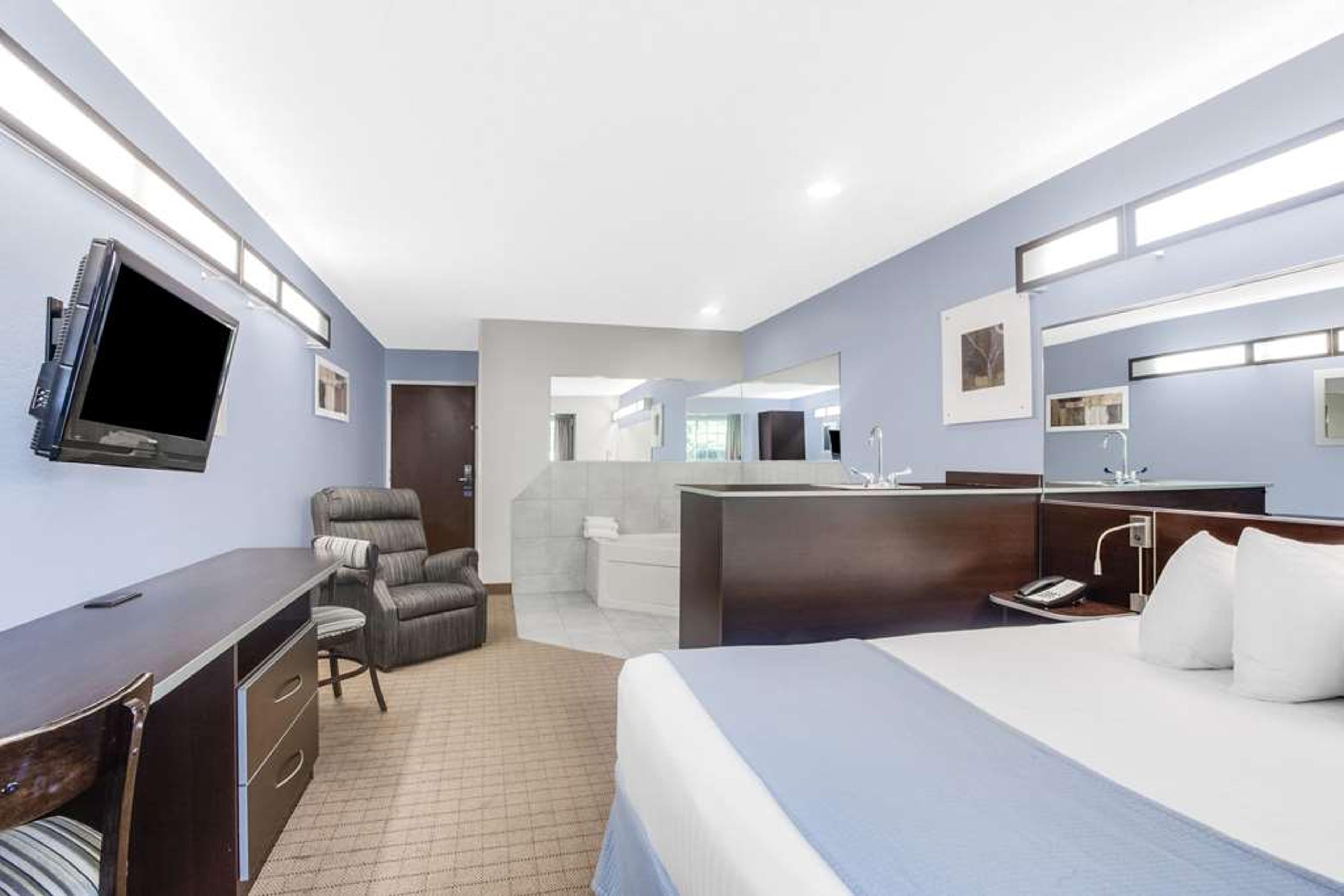 MICROTEL INN & SUITES BY WYNDH