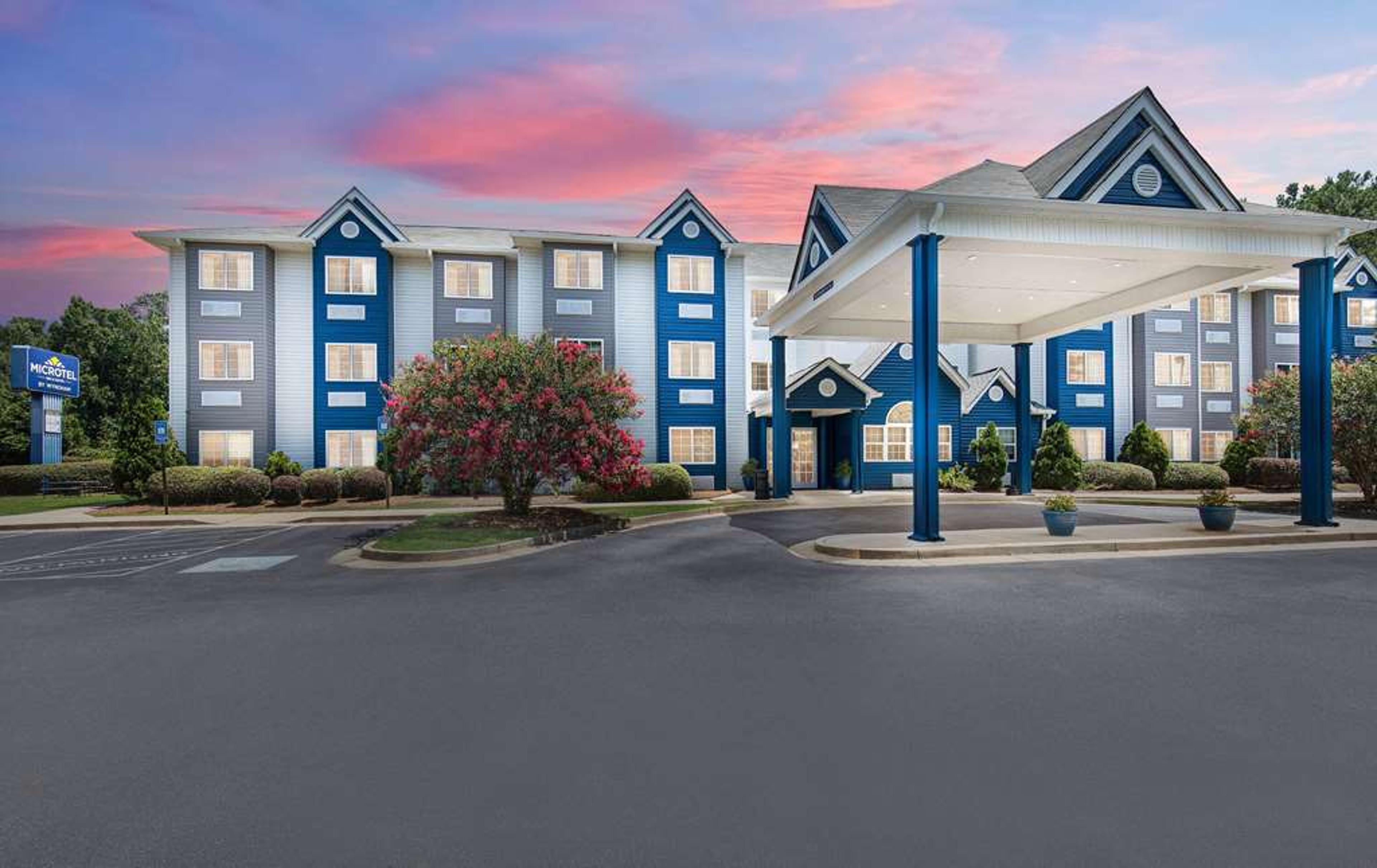 MICROTEL INN & SUITES BY WYNDHAM CO