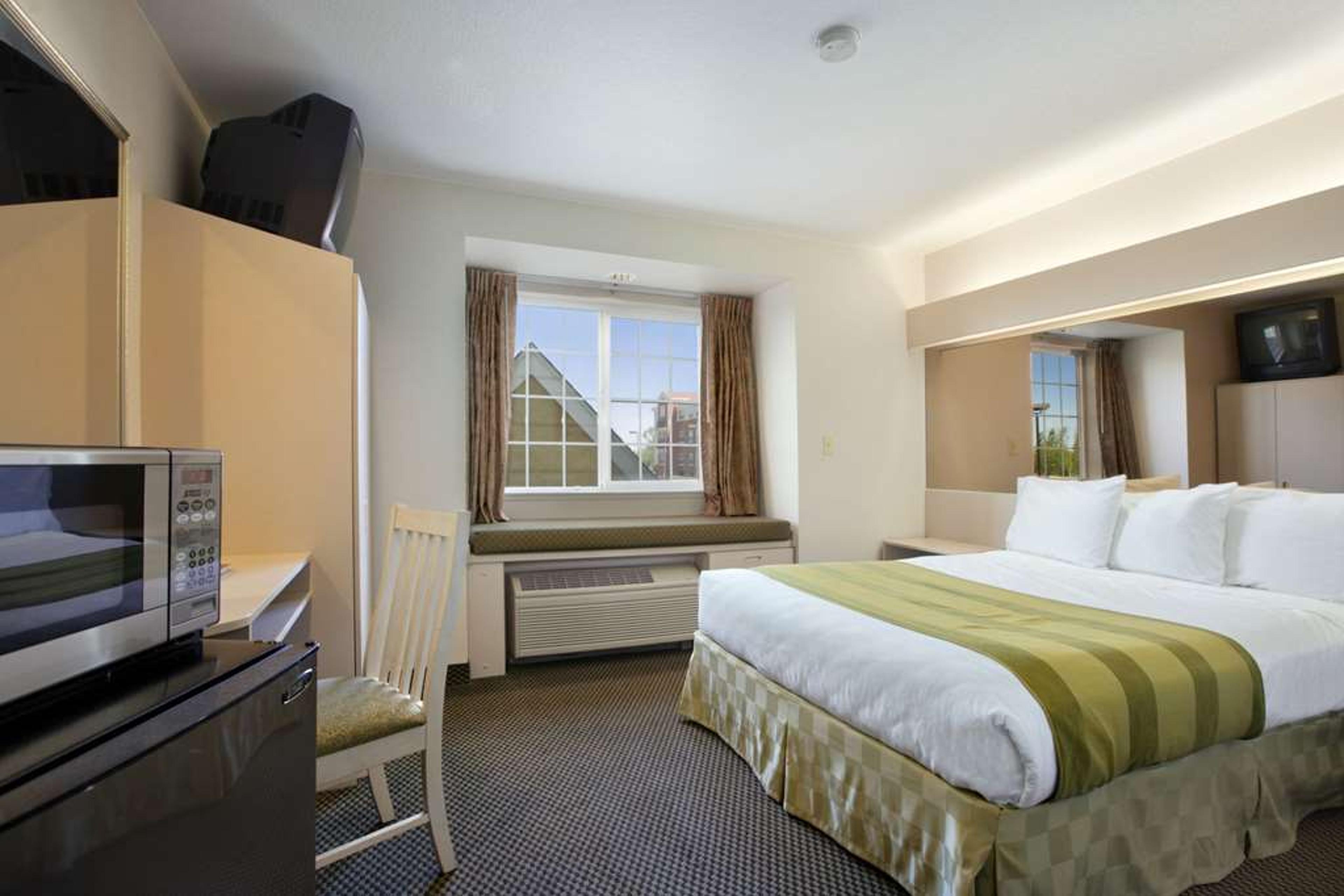 MICROTEL INN & SUITES BY WYNDHAM LO