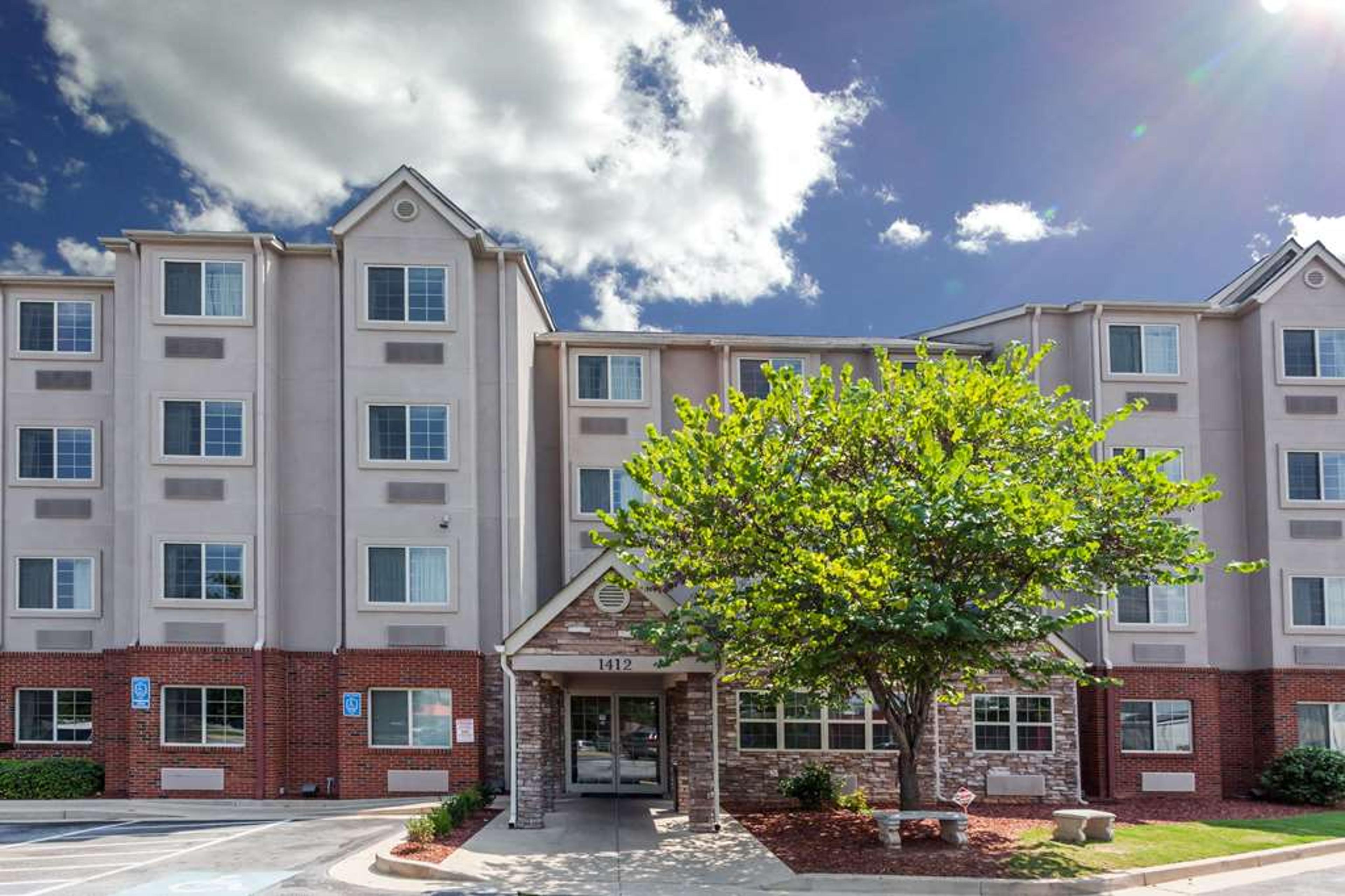 MICROTEL INN & SUITES BY WYNDHAM CO