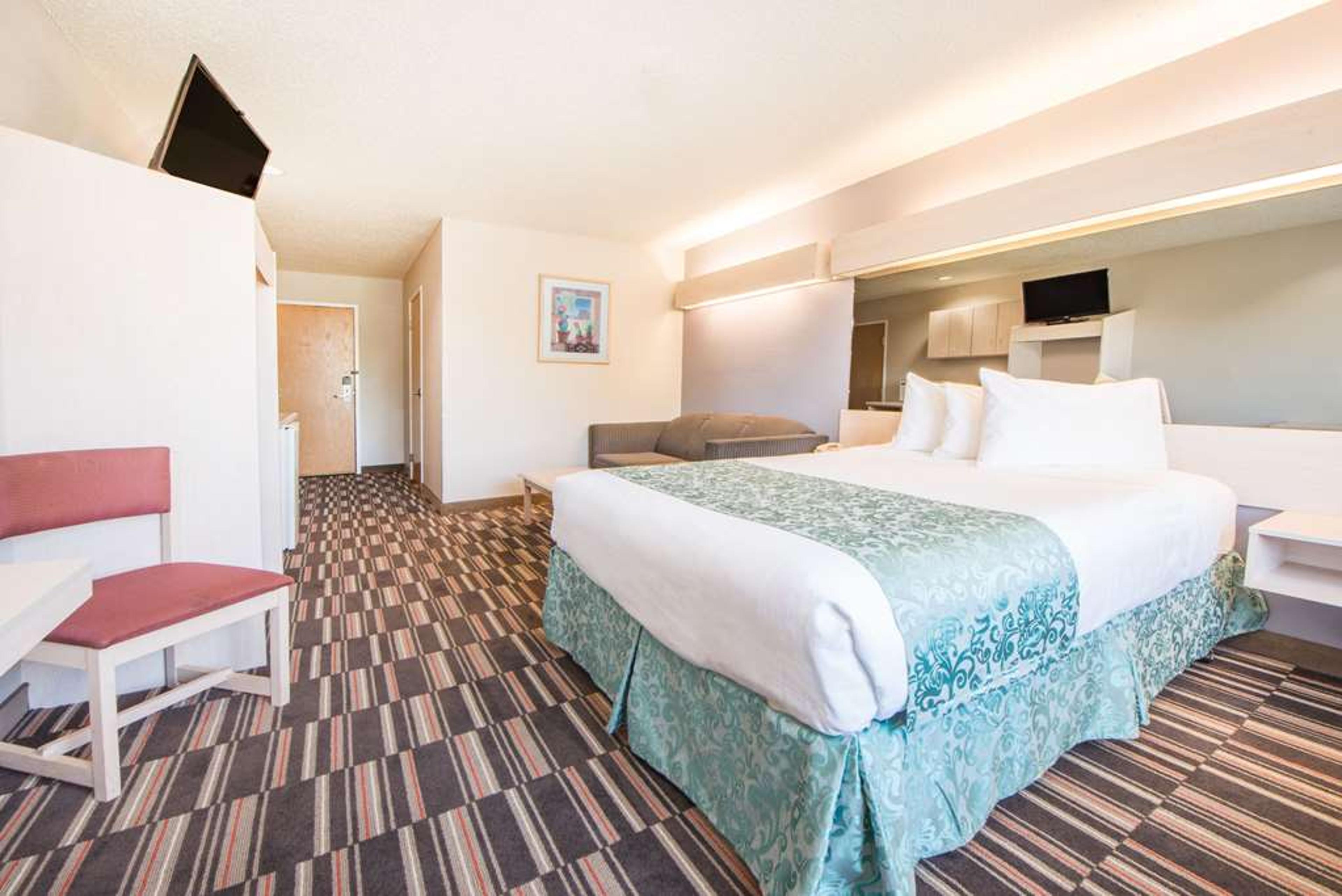 MICROTEL INN & SUITES BY WYNDHAM CL