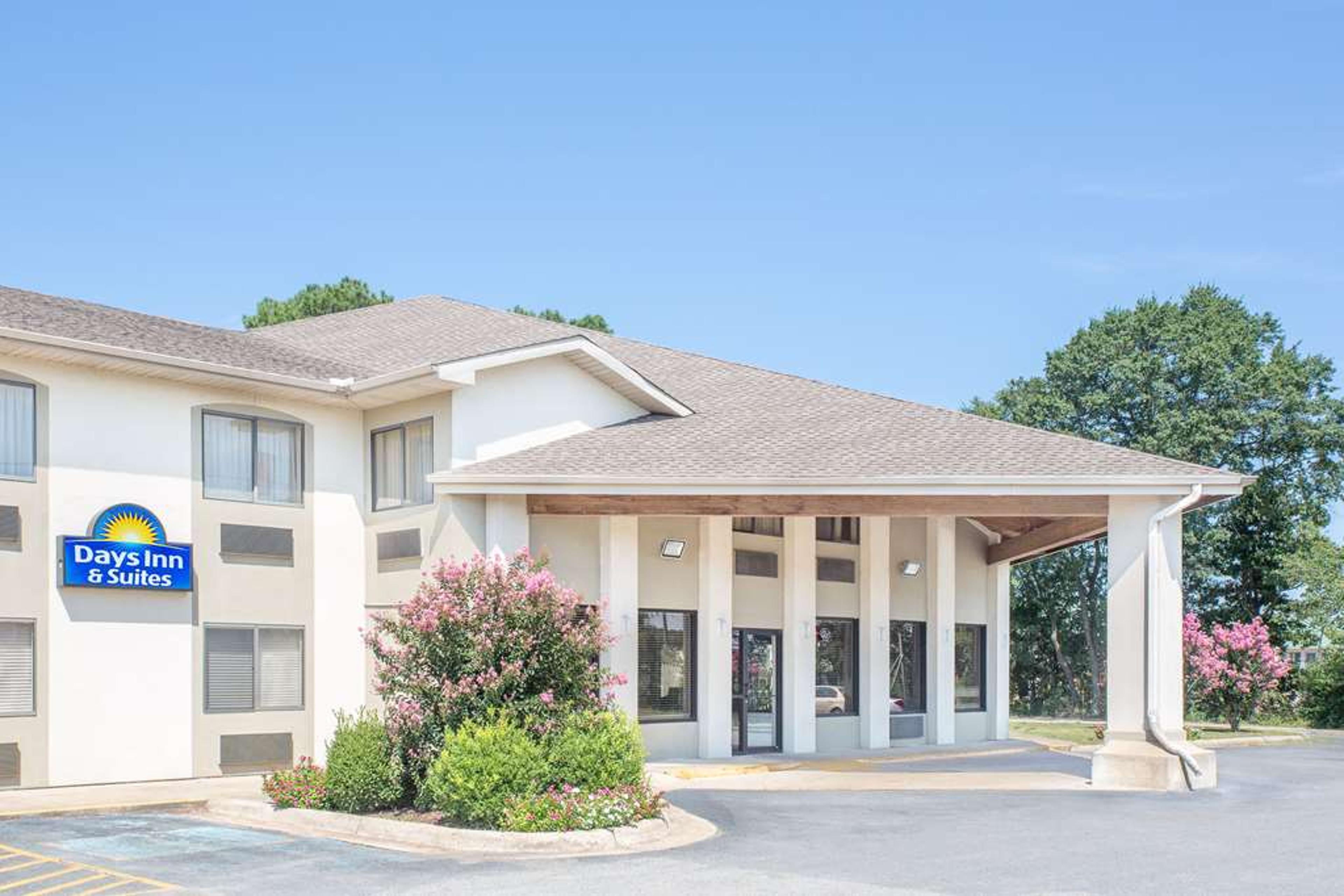 DAYS SUITES BRINKLEY