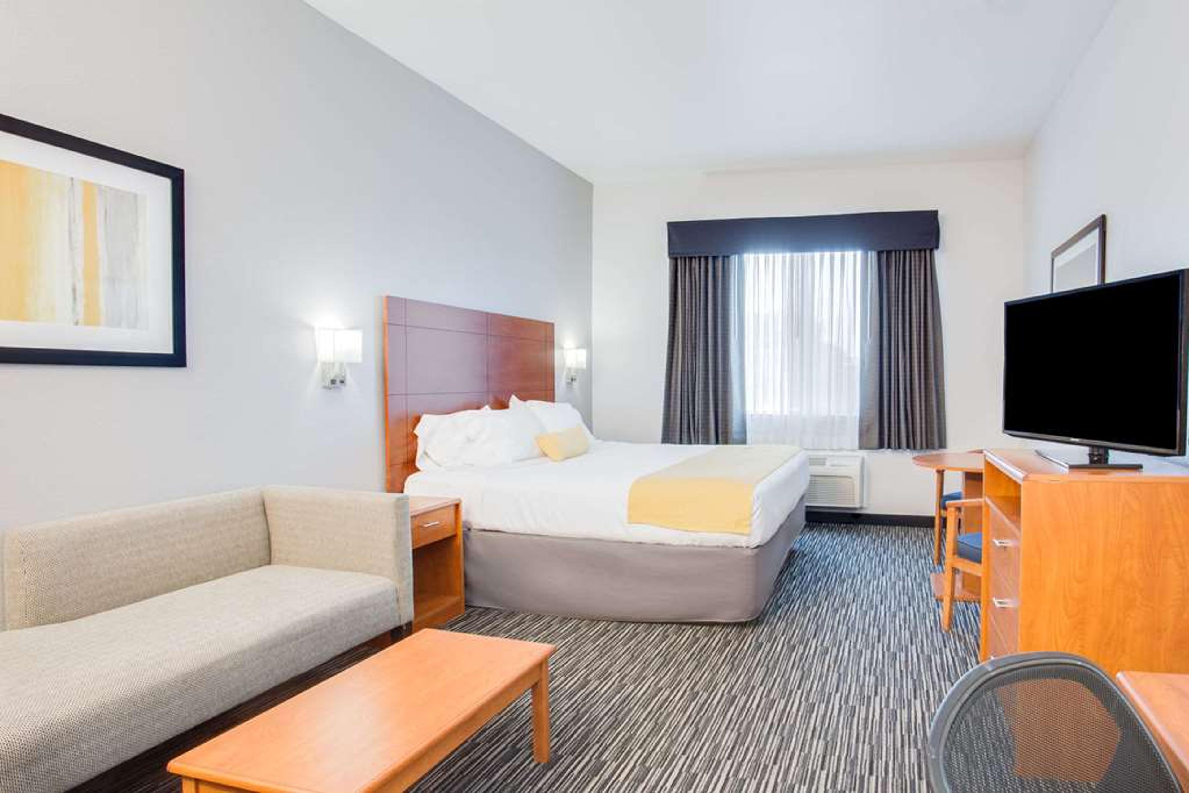 RAMADA BY WYNDHAM MARINA