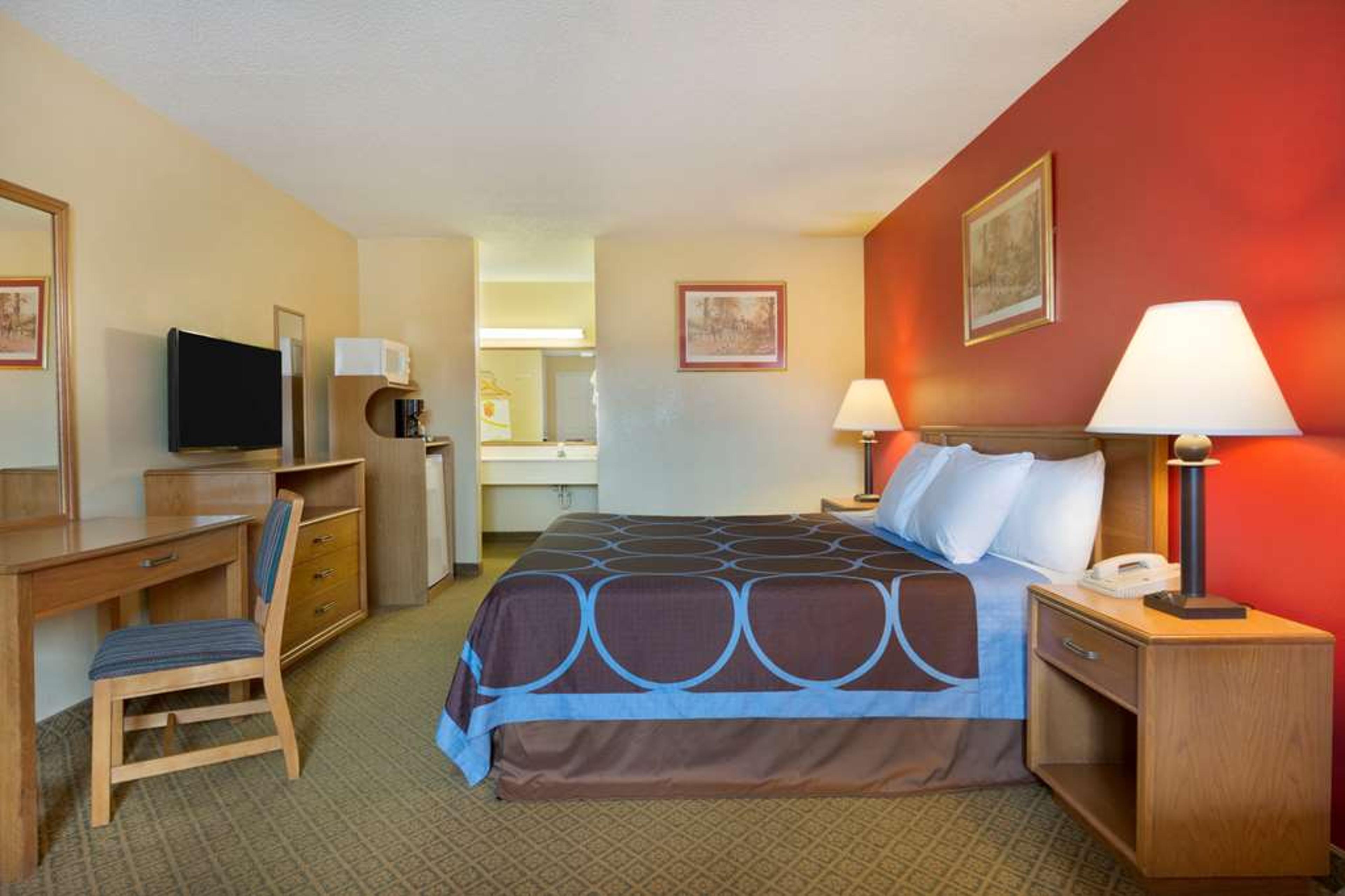 SUPER 8 LANCASTER