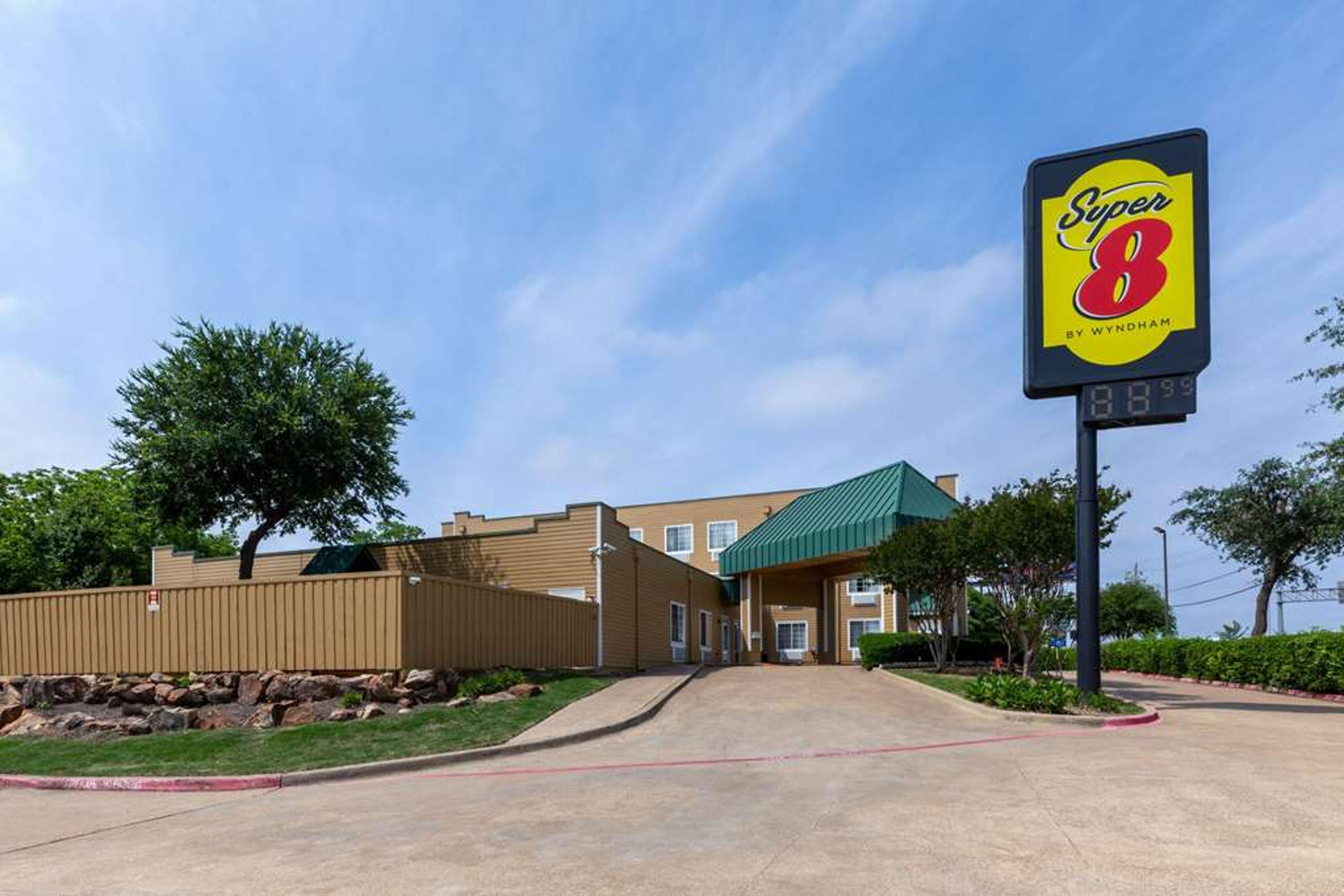 SUPER 8 BY WYNDHAM GARLAND/ROWLETT/