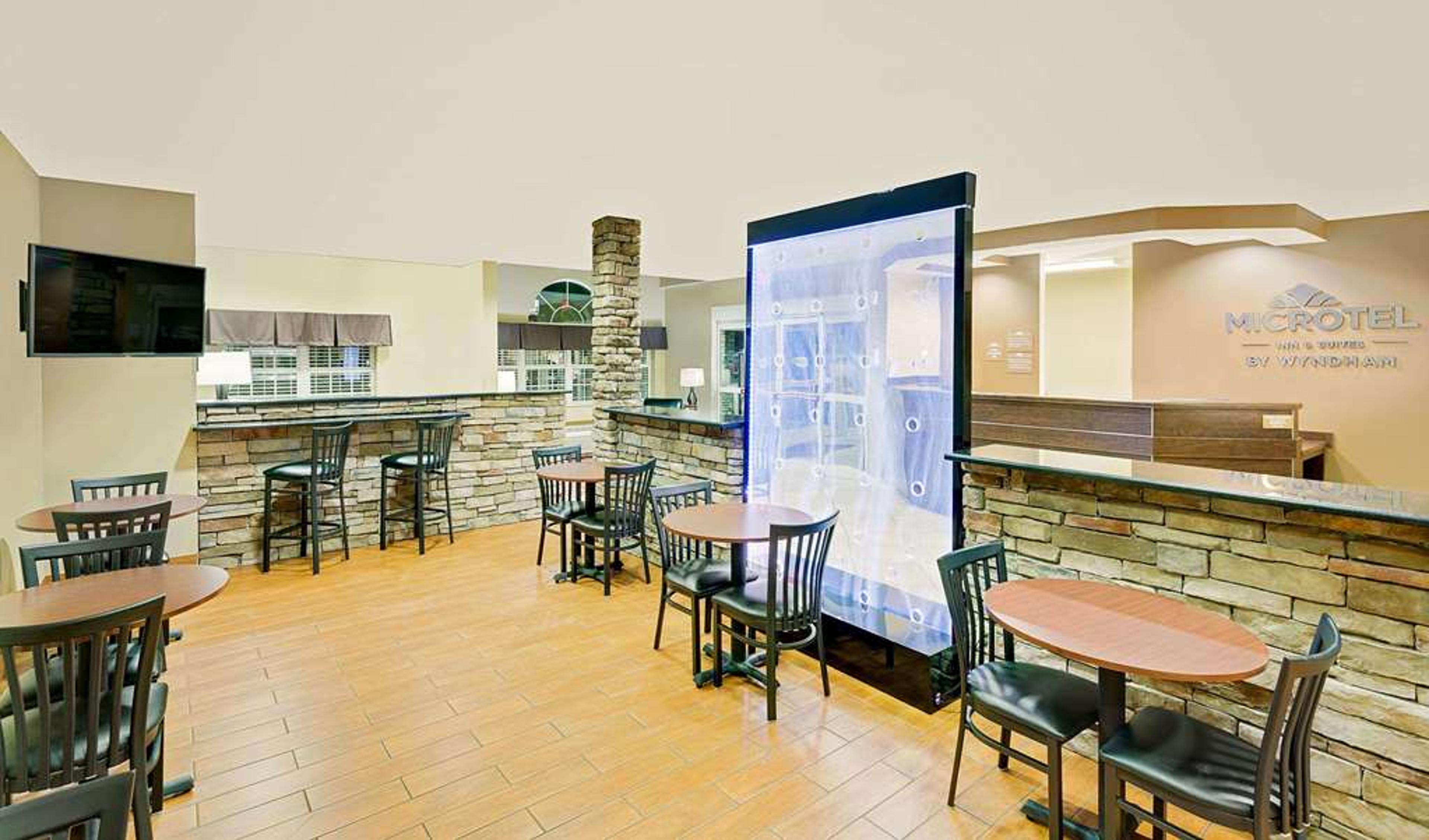MICROTEL INN & SUITES BY WYNDHAM PE