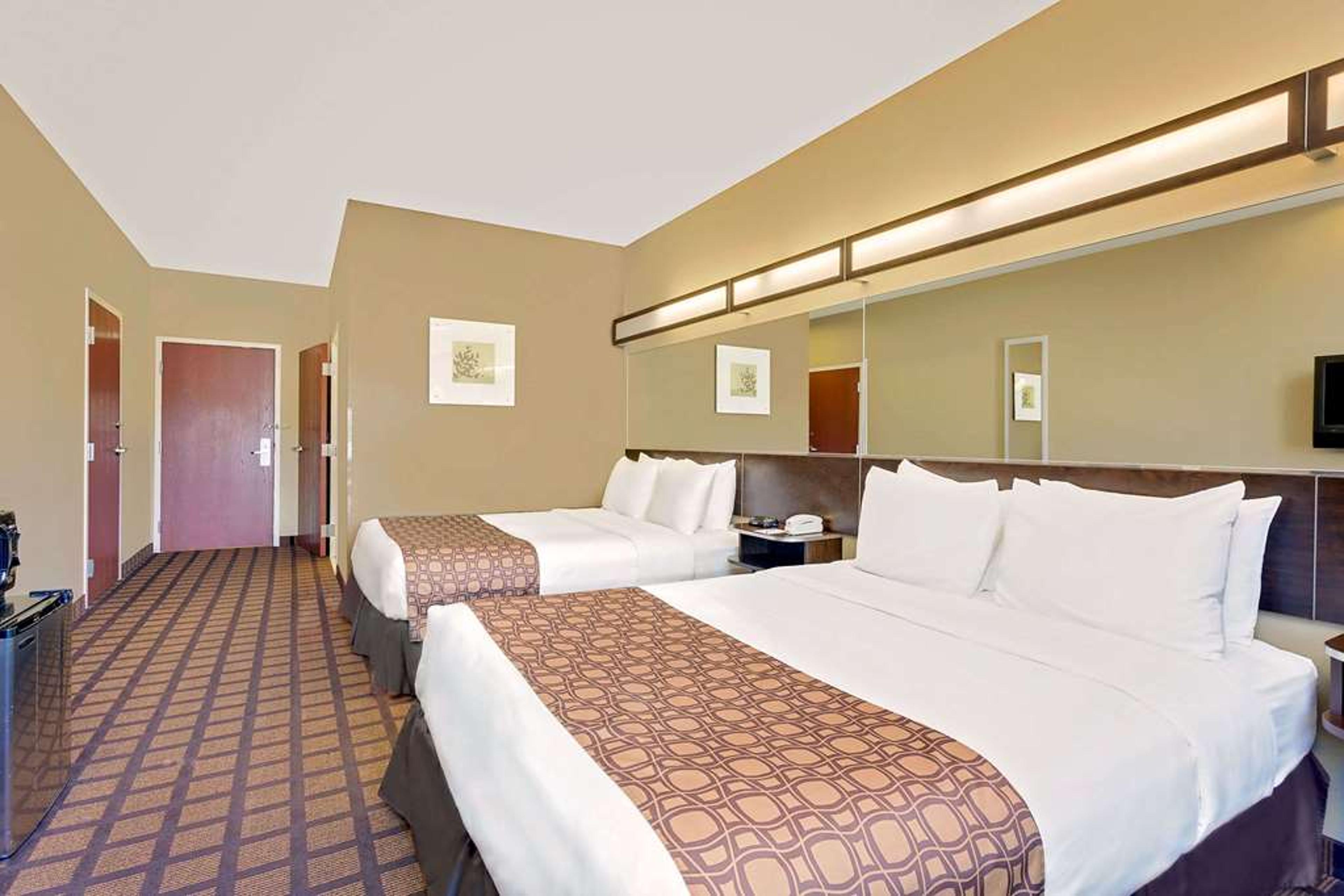 MICROTEL INN & SUITES BY WYNDHAM PE