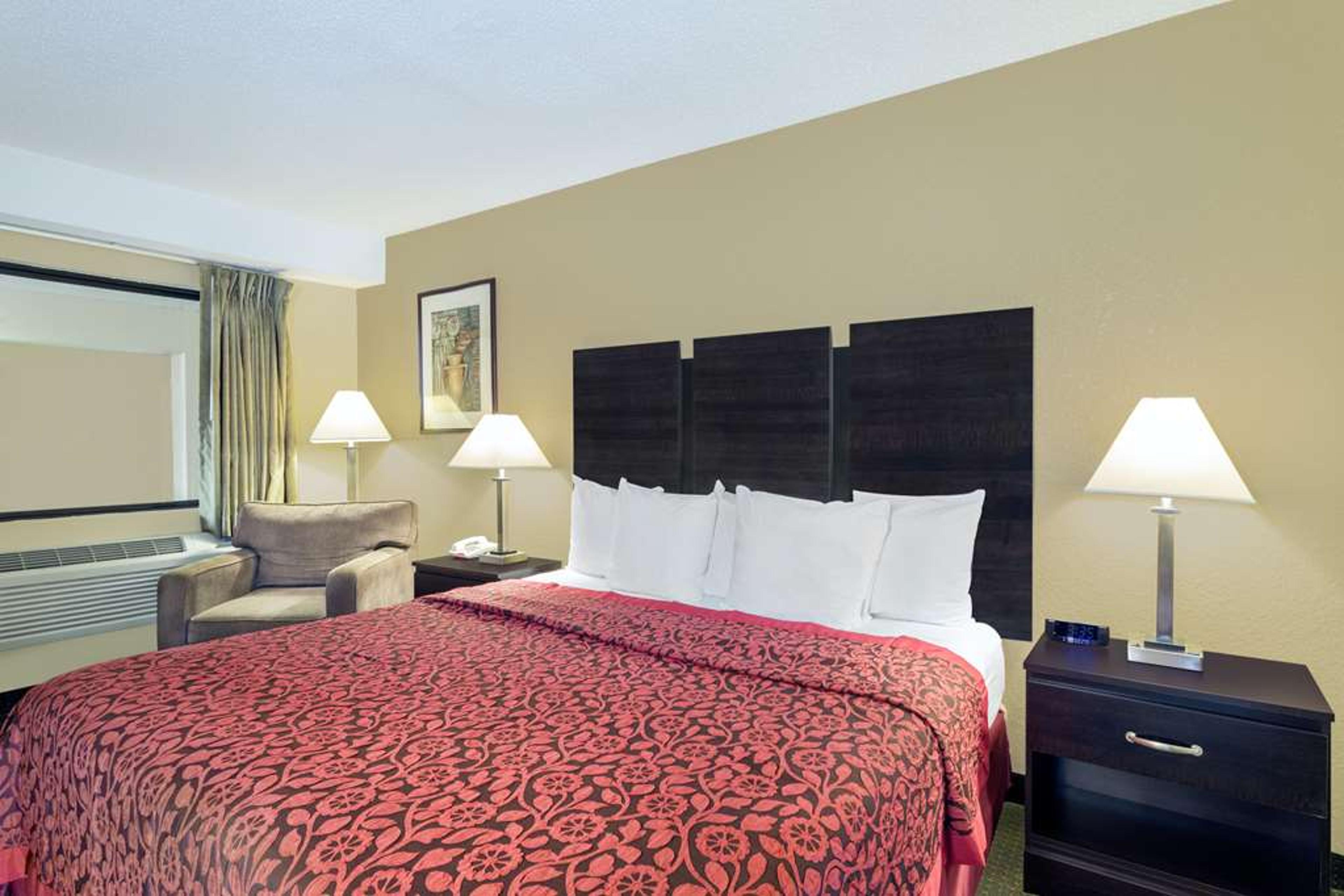 DAYS INN & SUITES BY WYNDHAM C