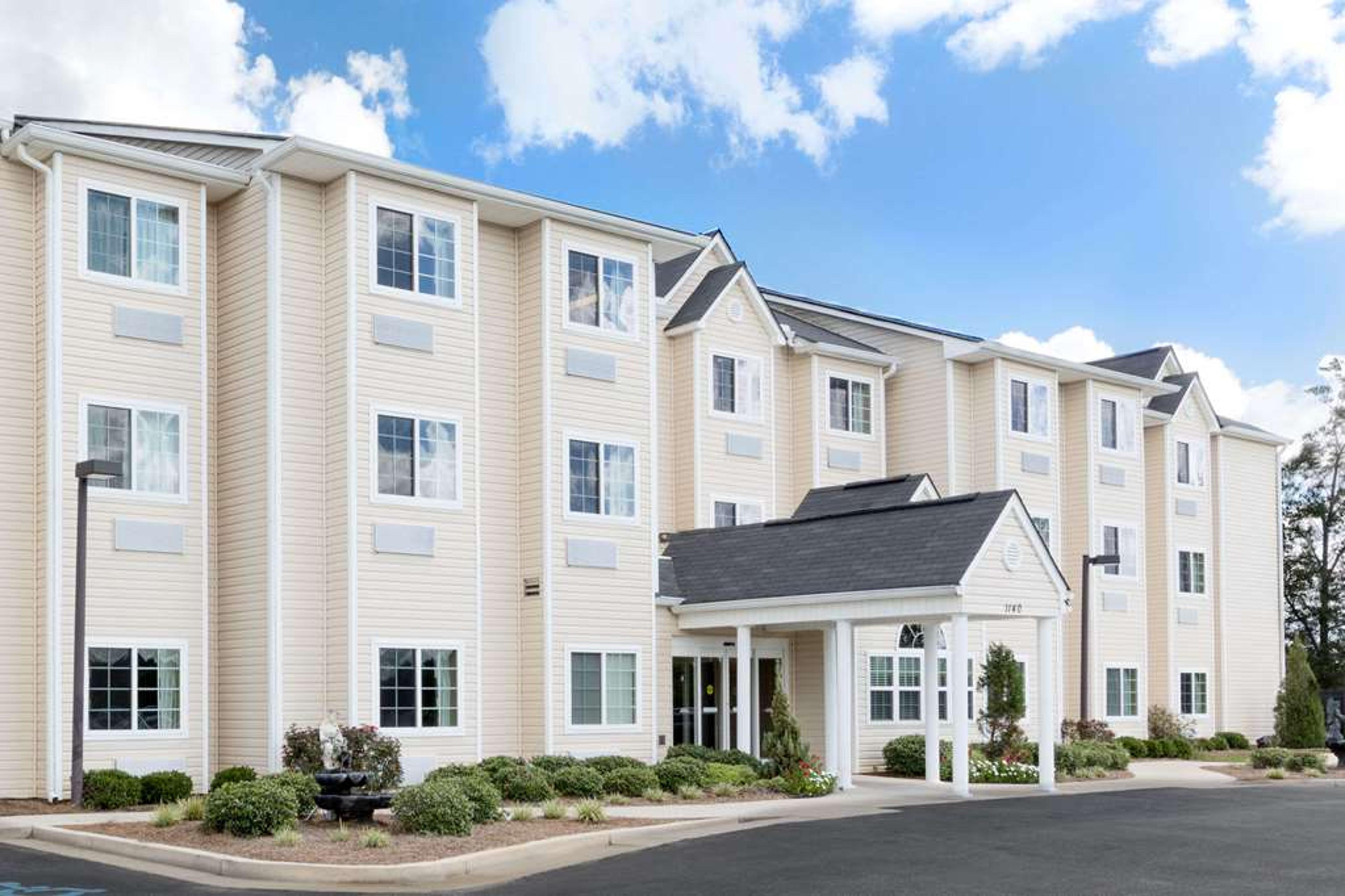 MICROTEL INN & SUITES BY WYNDHAM OZ