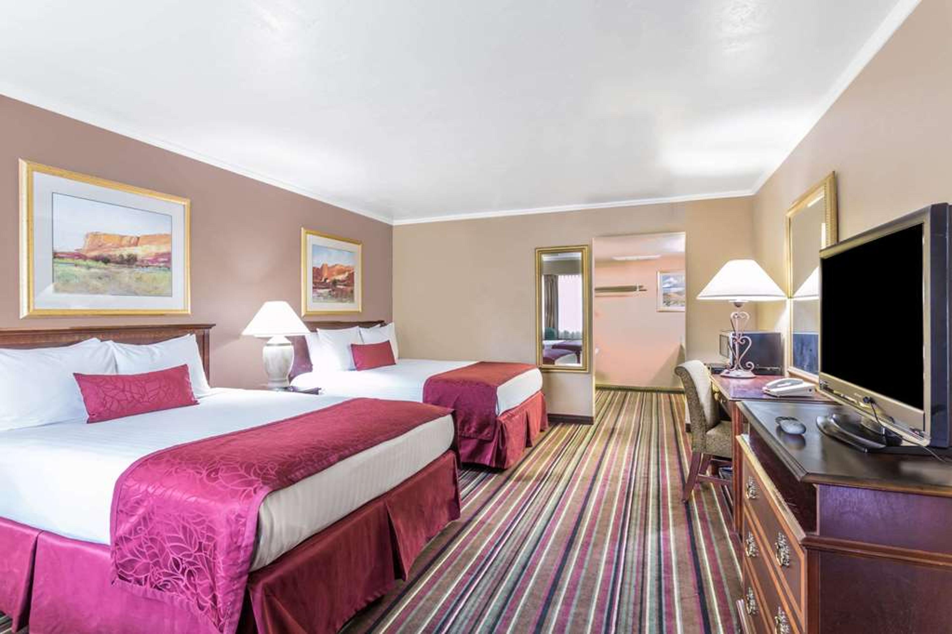 DAYS INN & SUITES BY WYNDHAM, LOGAN