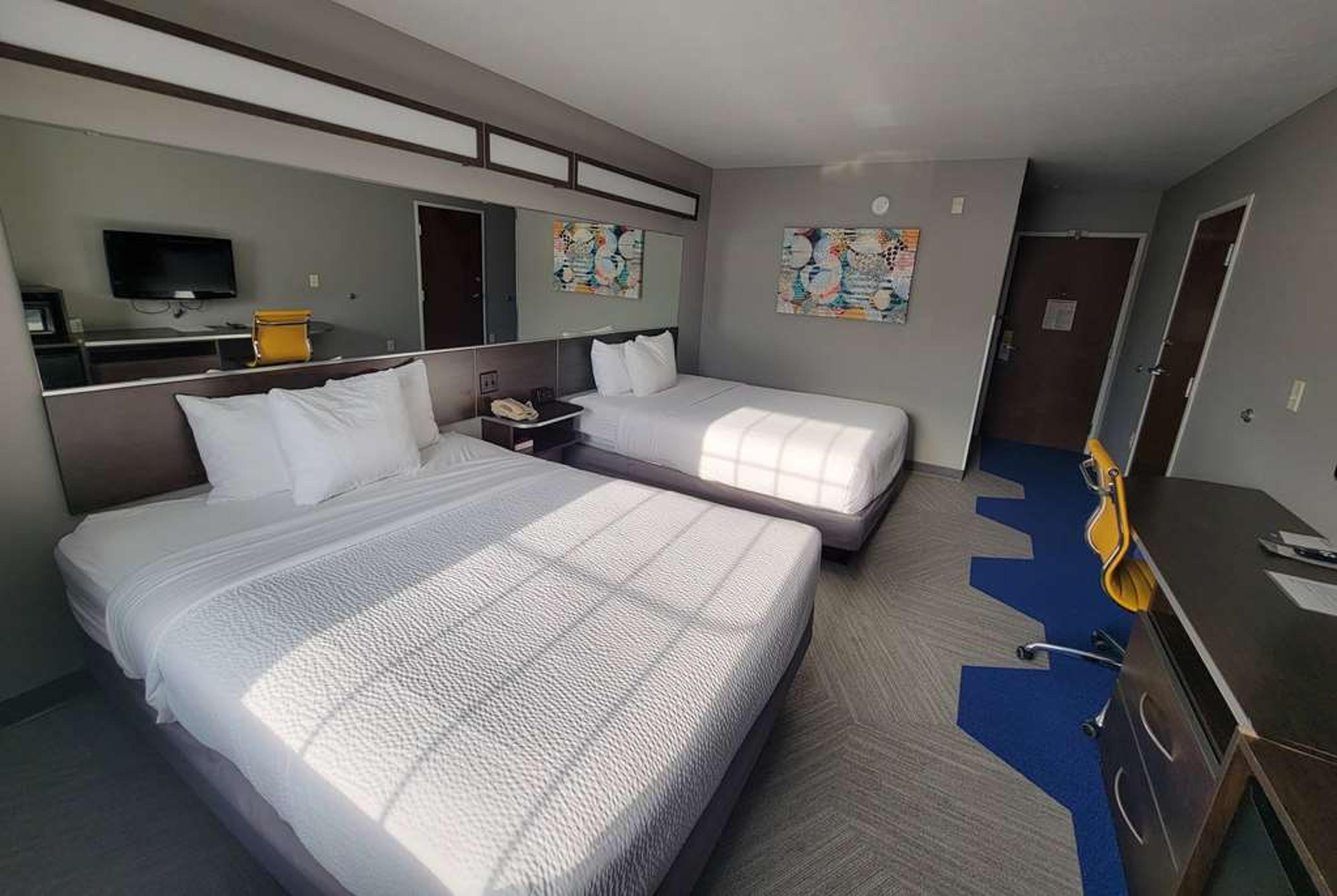 MICROTEL INN & SUITES BY WYNDHAM CO