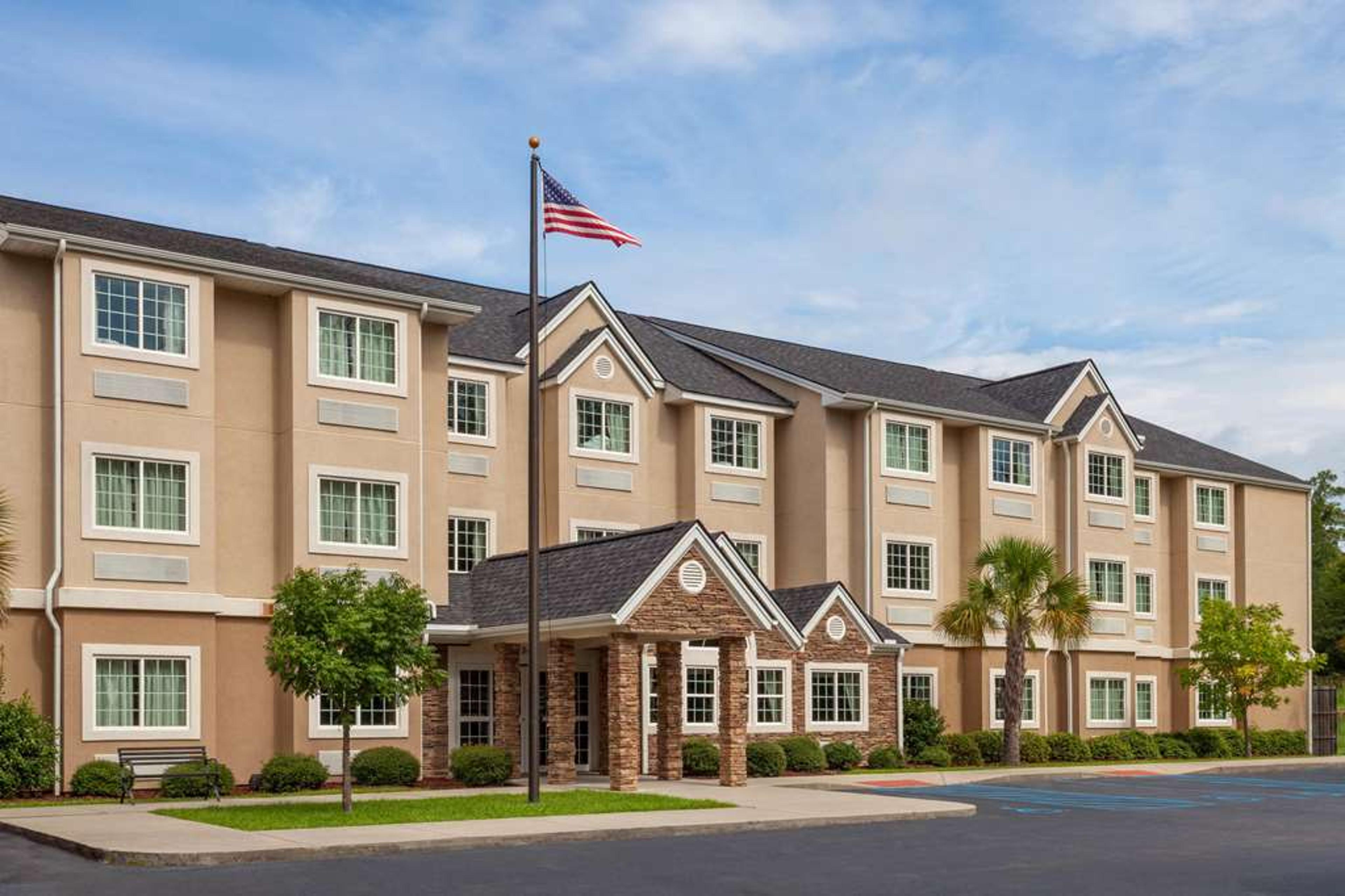 MICROTEL INN & SUITES BY WYNDHAM CO
