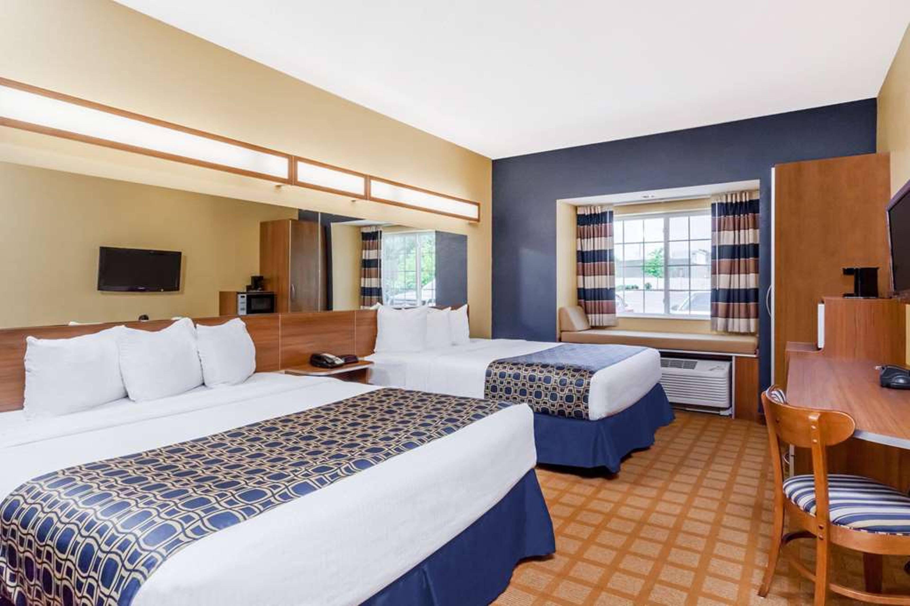 MICROTEL INN AND SUITES DICKSO
