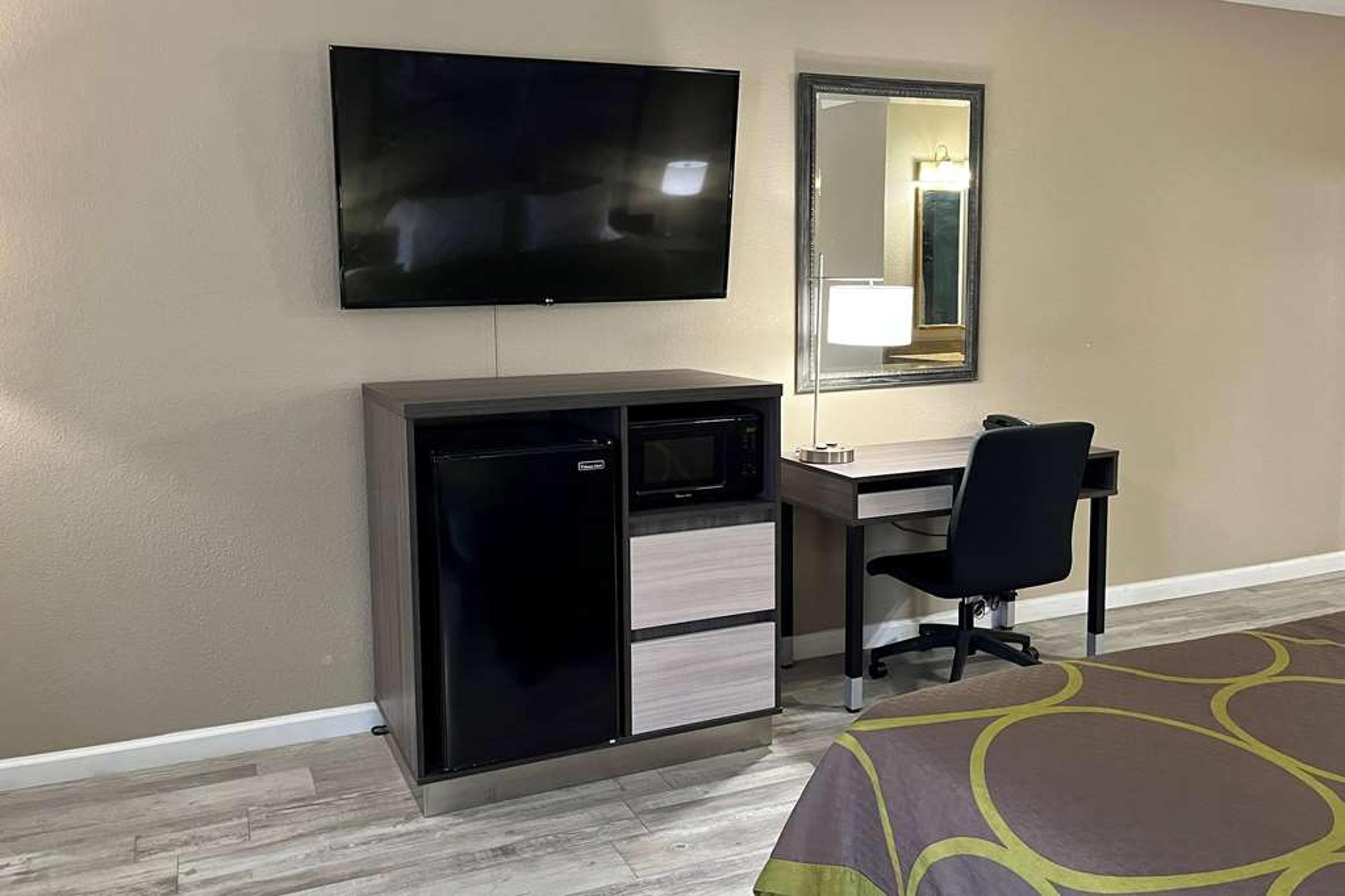SUPER 8 BY WYNDHAM HARRISON OH