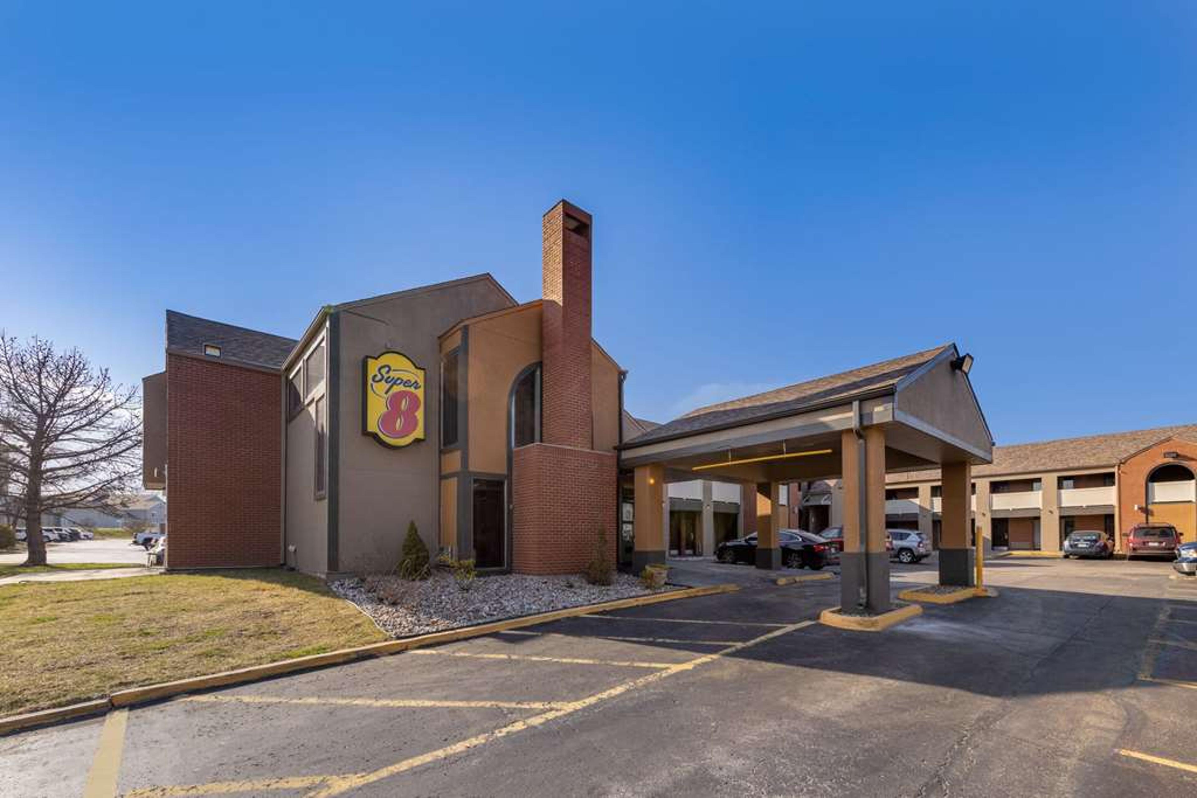 SUPER 8 BY WYNDHAM KANSAS CITY AIRP