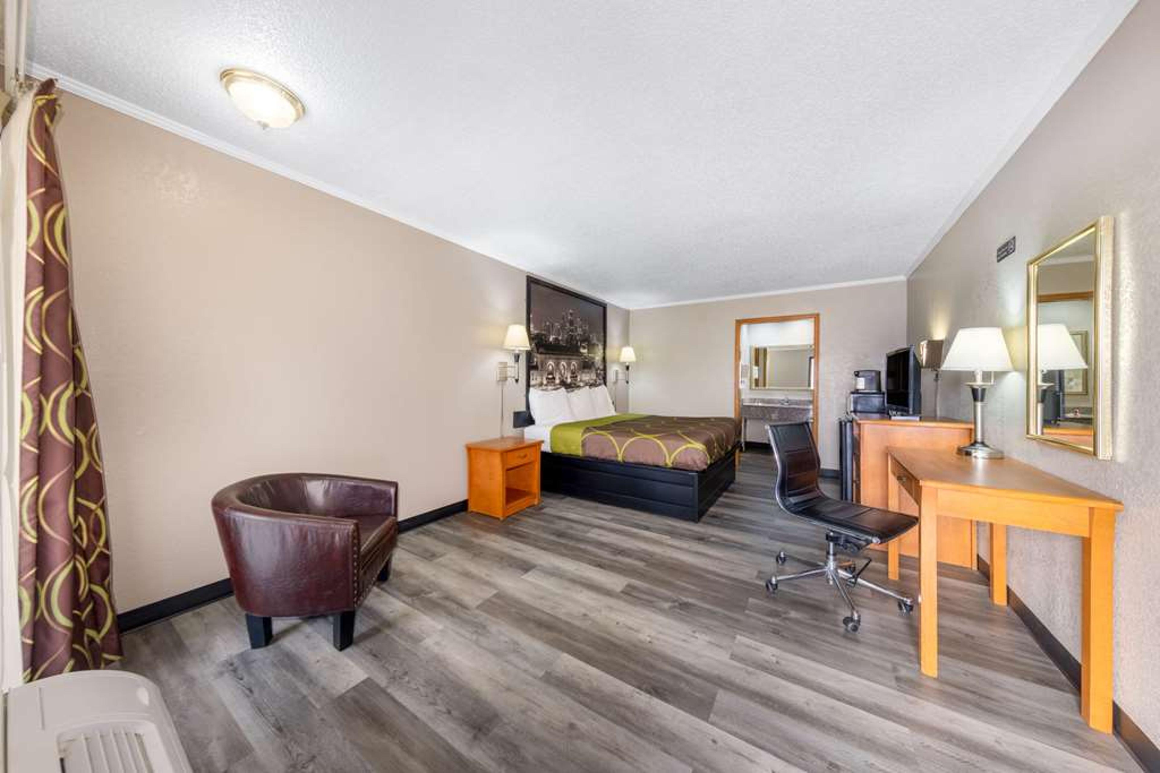 SUPER 8 BY WYNDHAM KANSAS CITY AIRP