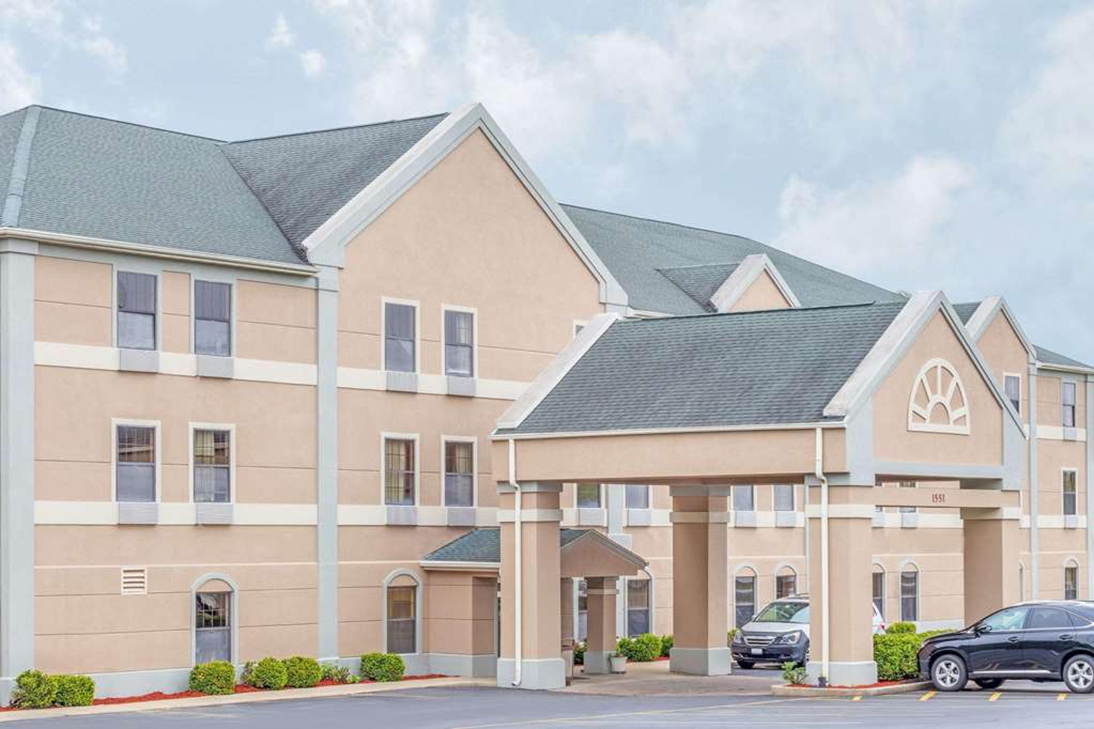 SUPER 8 BY WYNDHAM FREEPORT