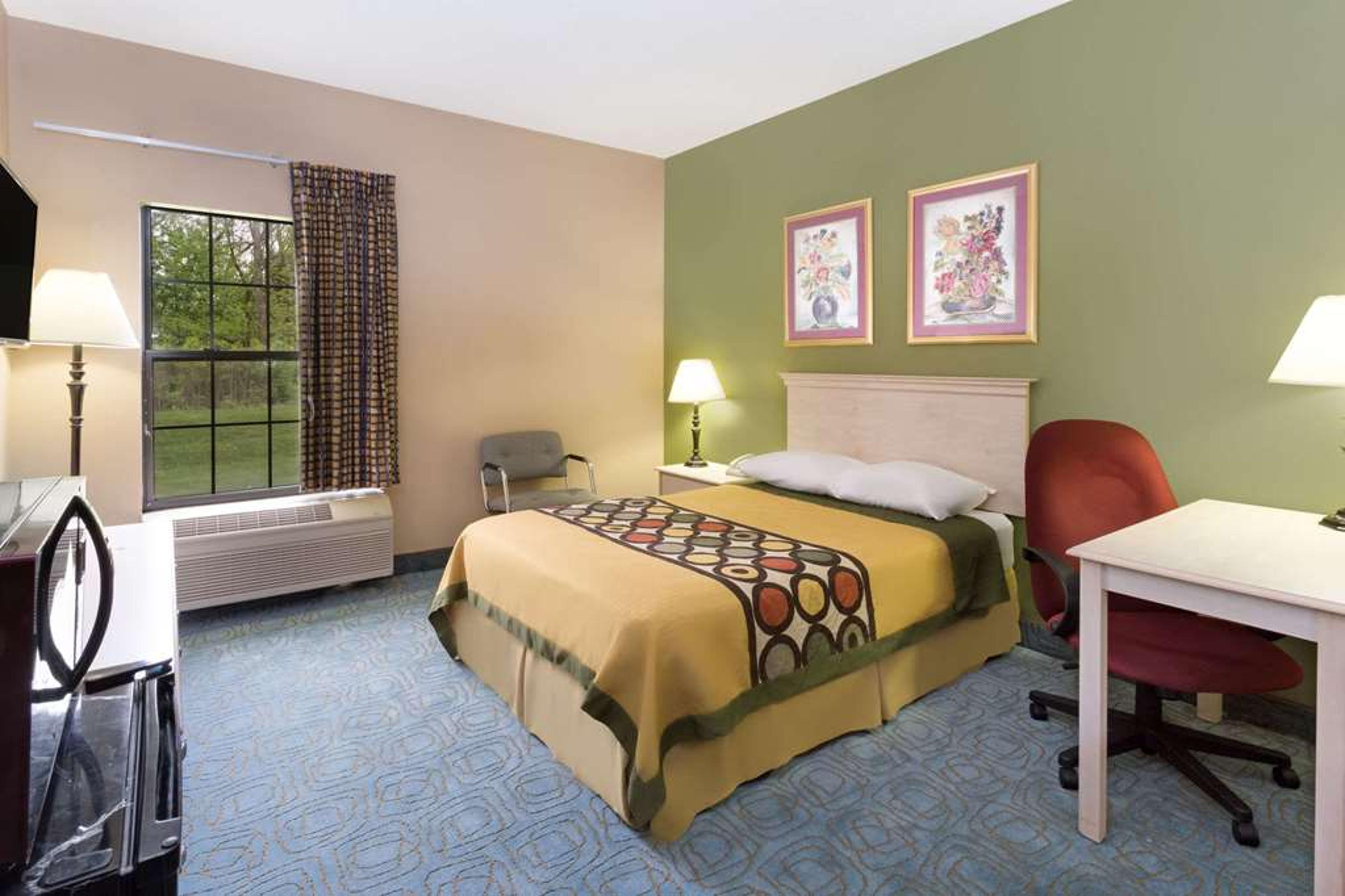 SUPER 8 BY WYNDHAM FREEPORT