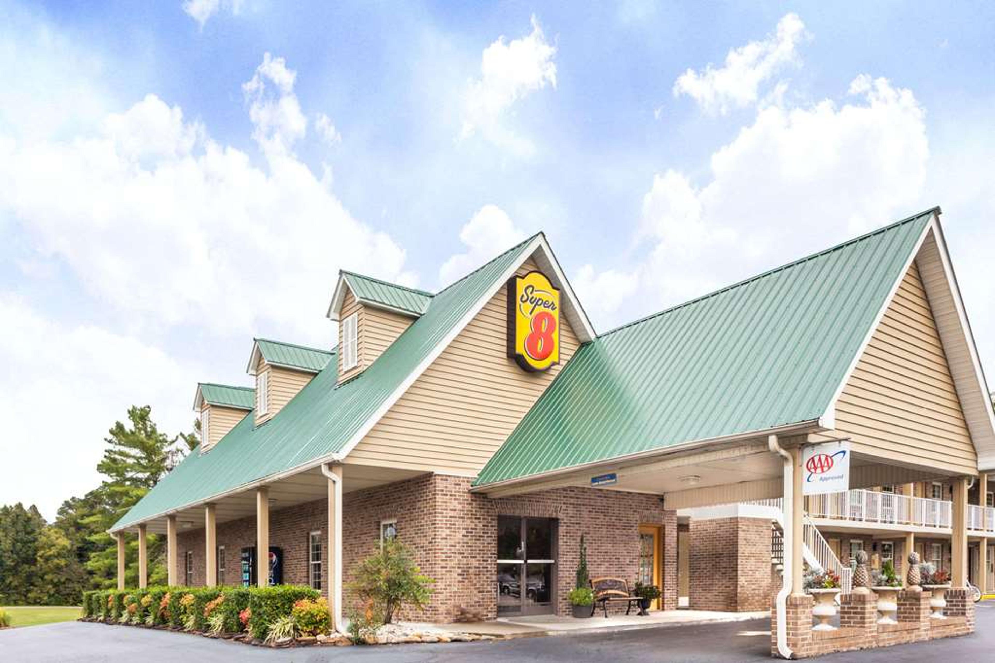 SUPER 8 KINGSTON