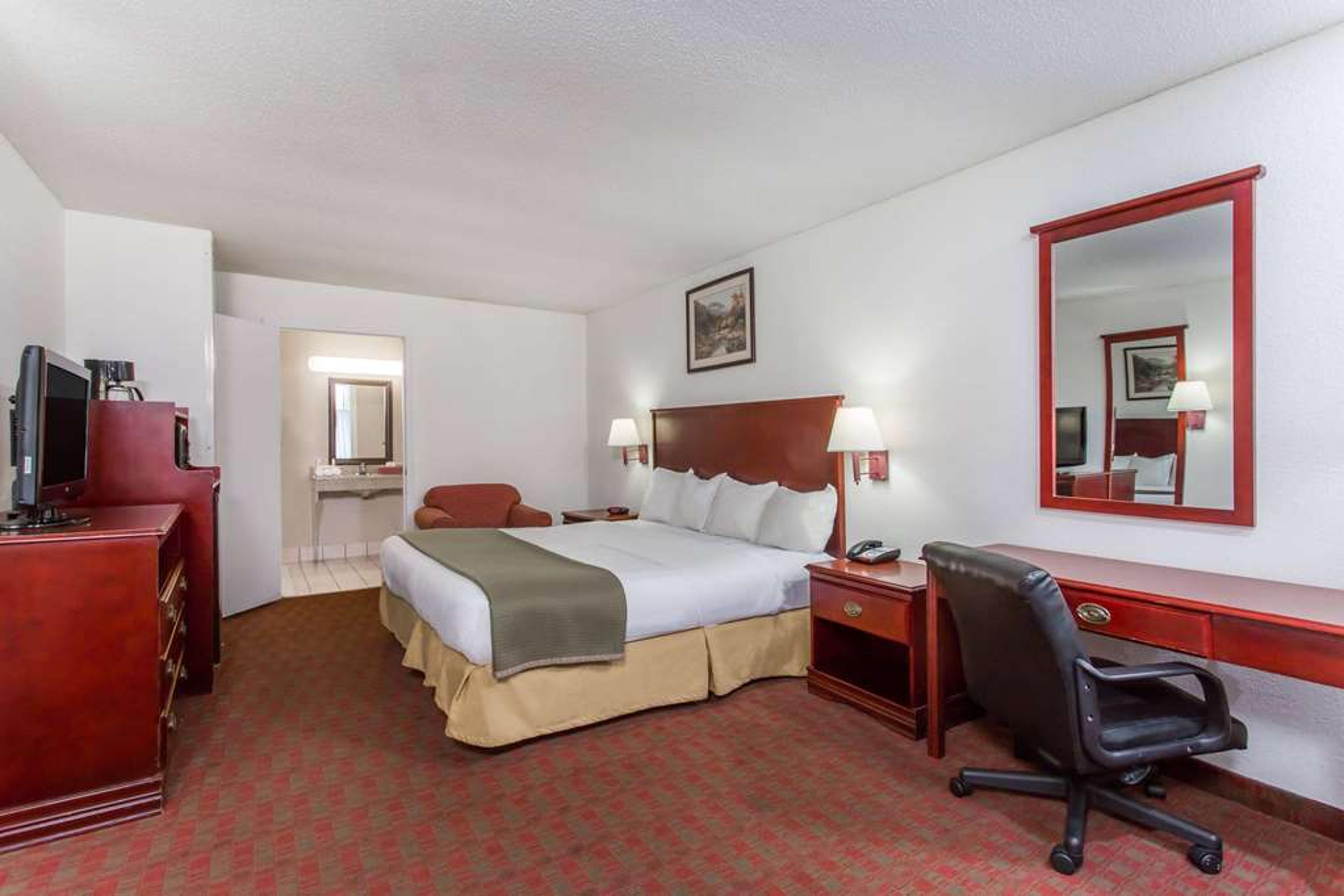 BAYMONT BY WYNDHAM, MANNING