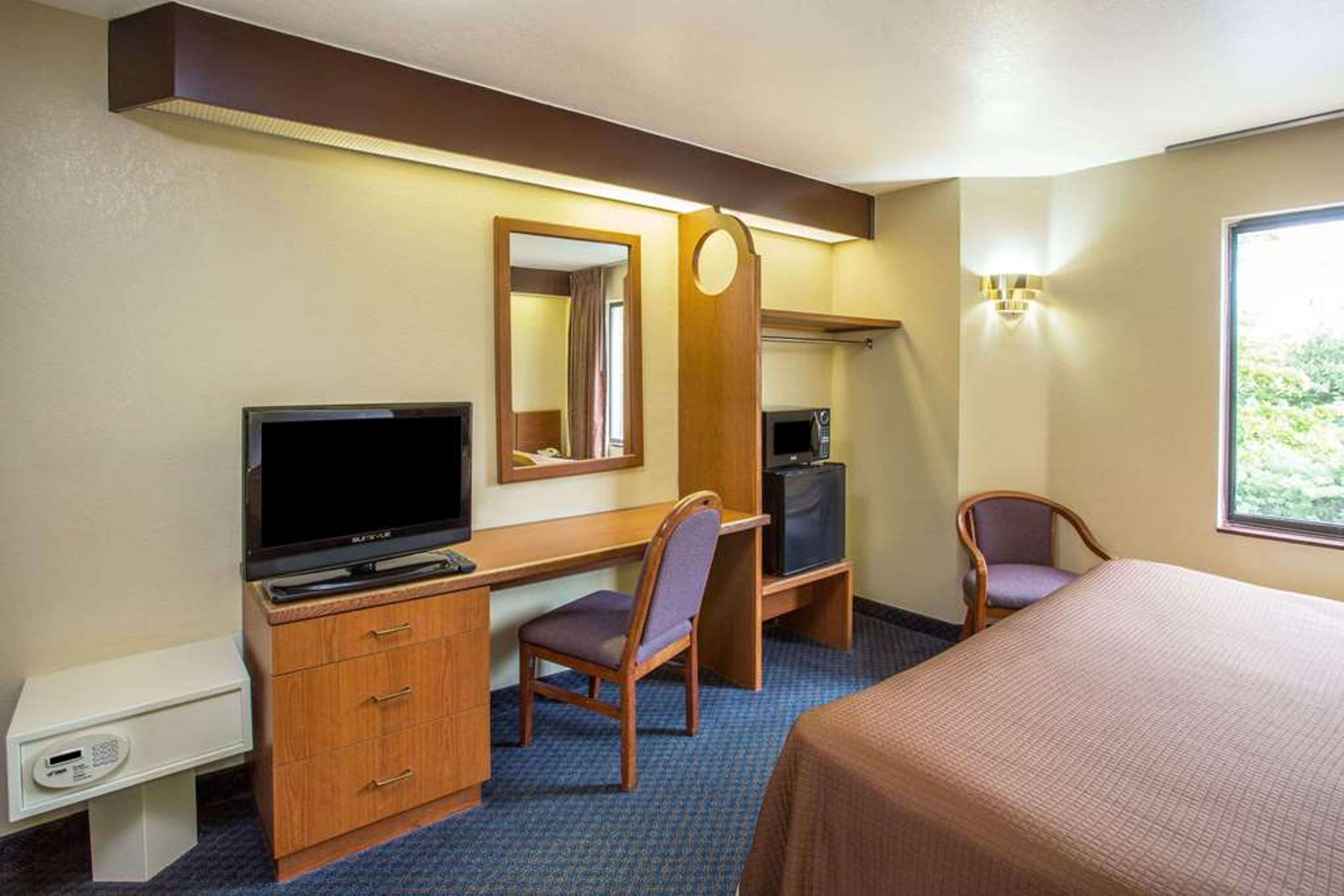 TRAVELODGE FORT MYERS AIRPORT