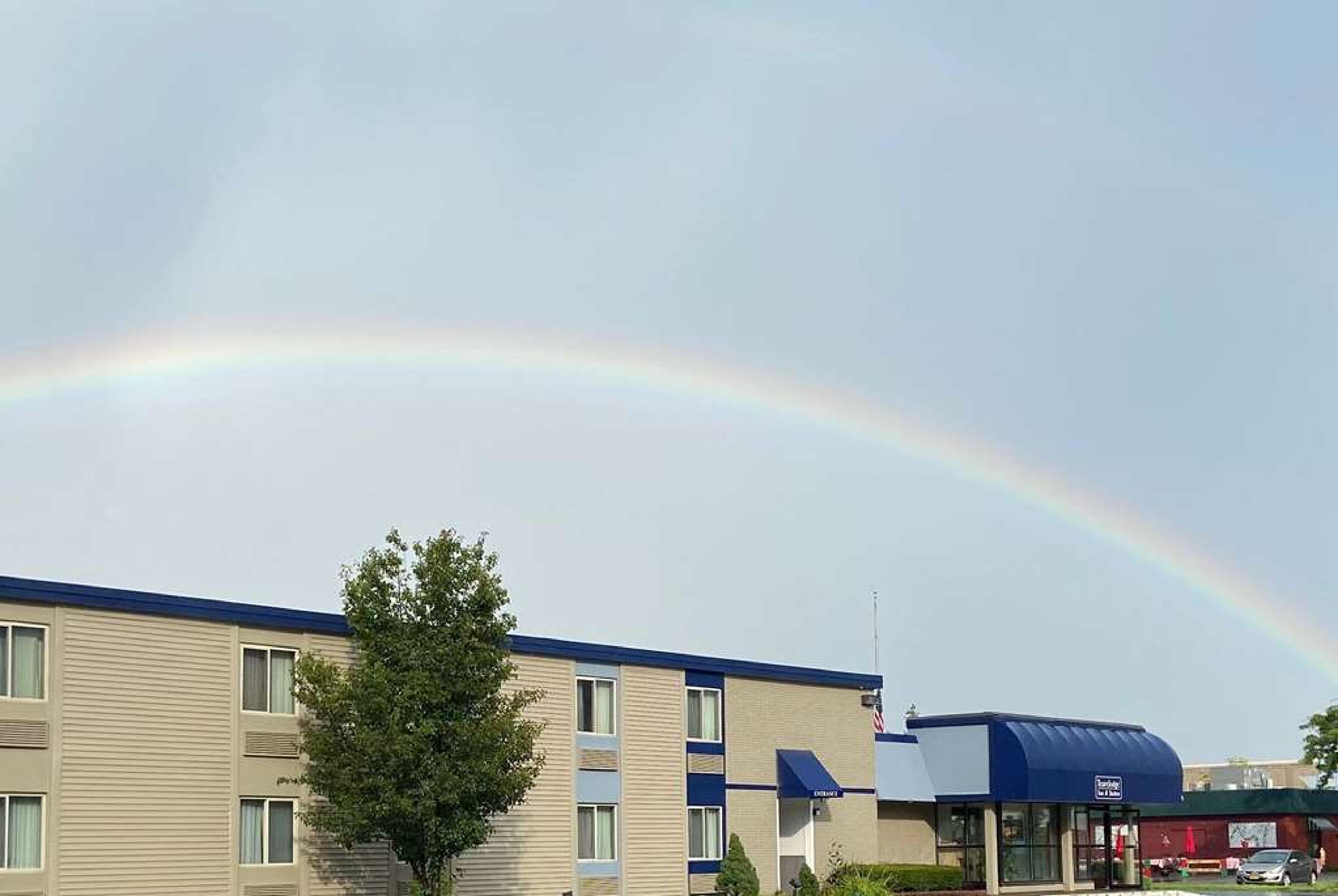 TRAVELODGE INN & SUITES BY WYNDHAM