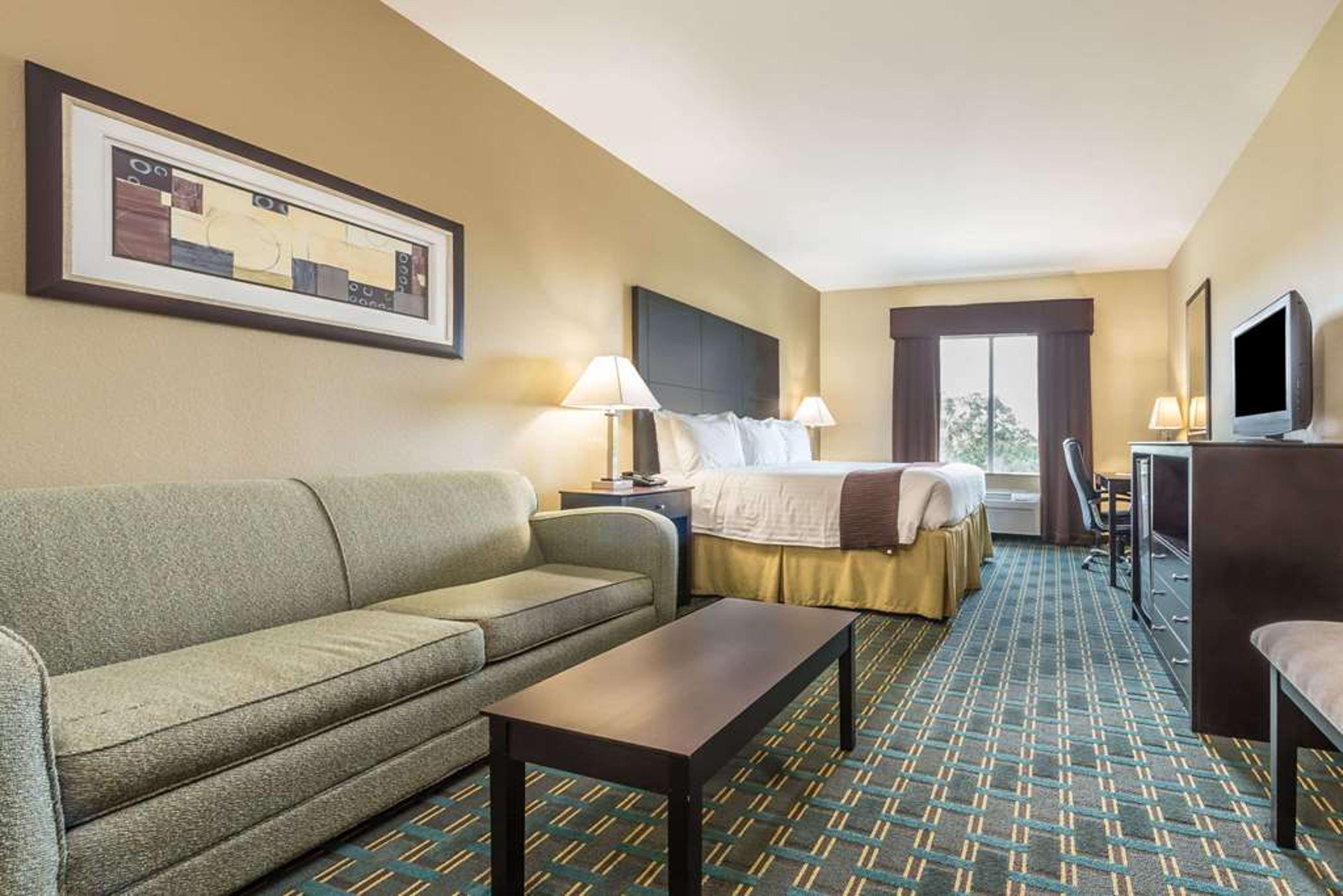 DAYS INN SUITES MINERAL WELLS