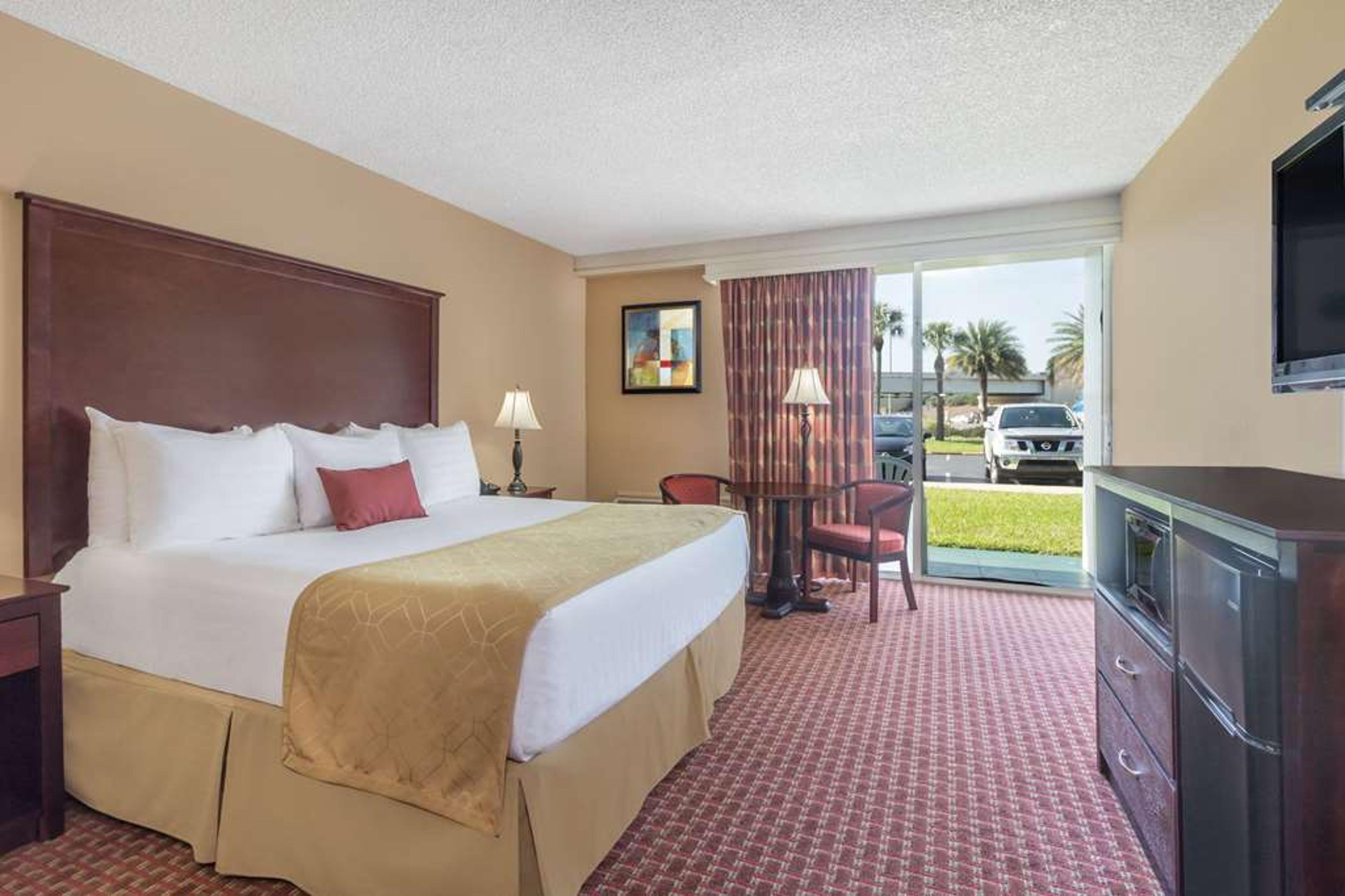 TRAVELODGE BY WYNDHAM LAKELAND