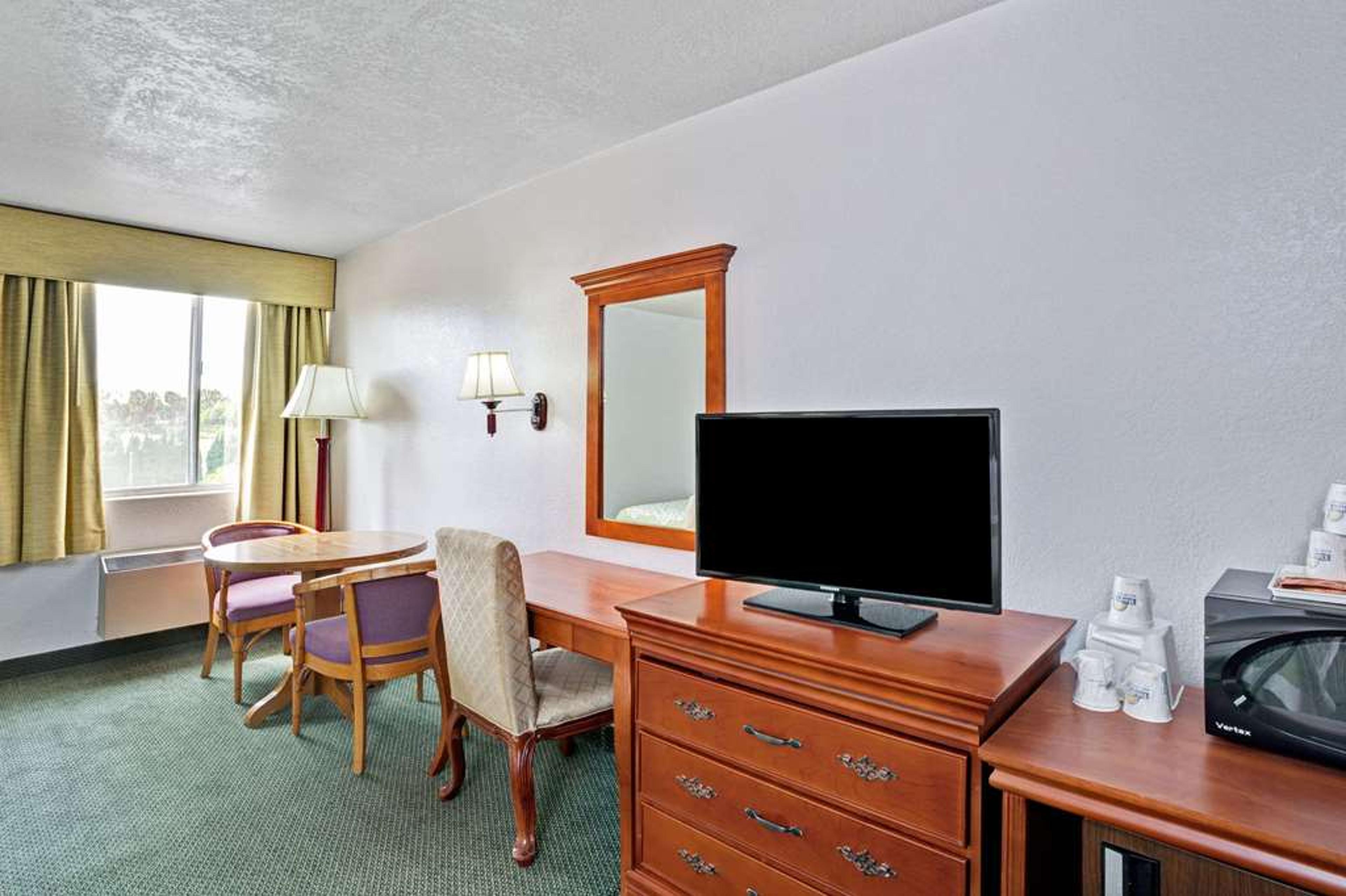 DAYS INN SUITES FULLERTON