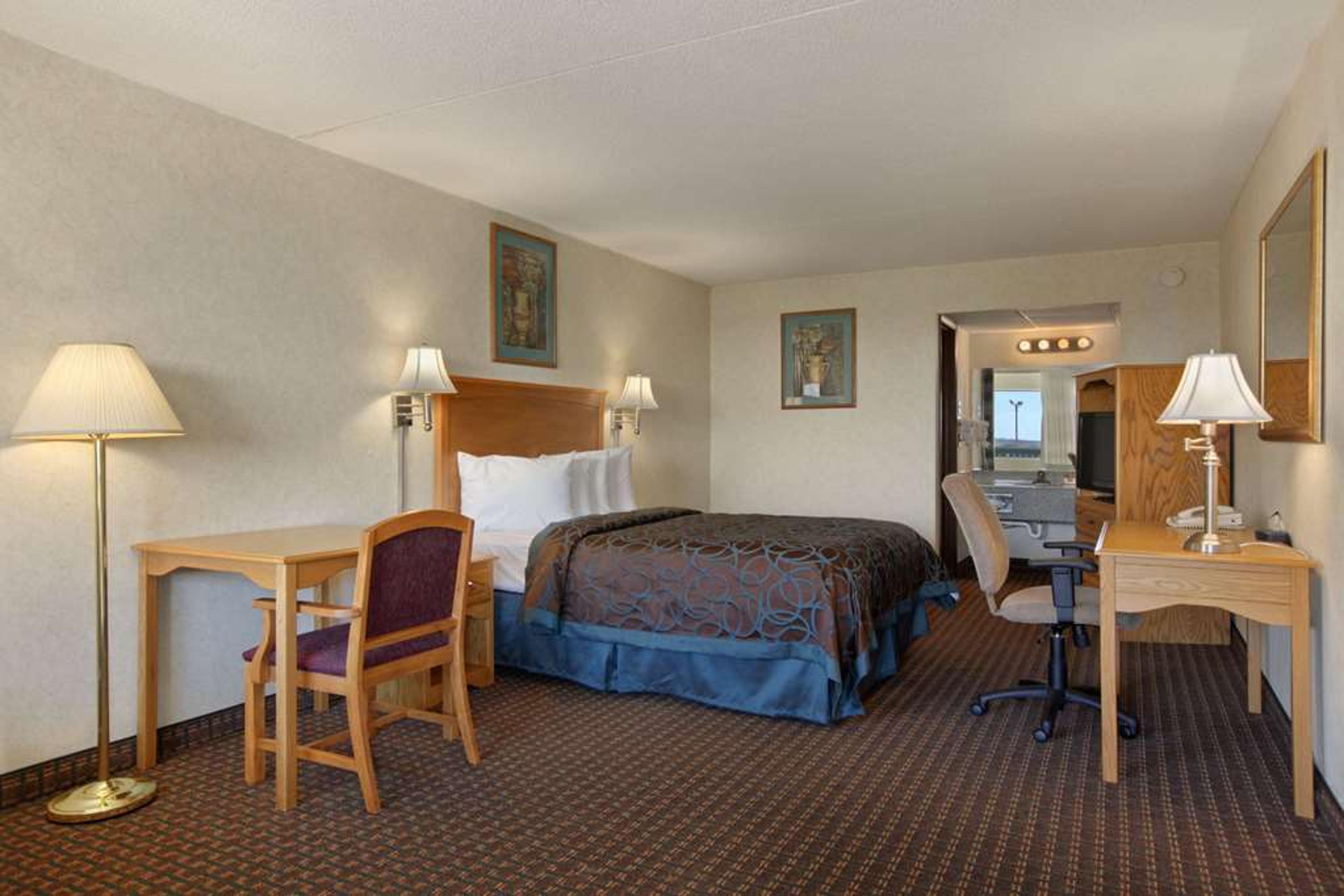 DAYS INN BY WYNDHAM SALINA SOUTH