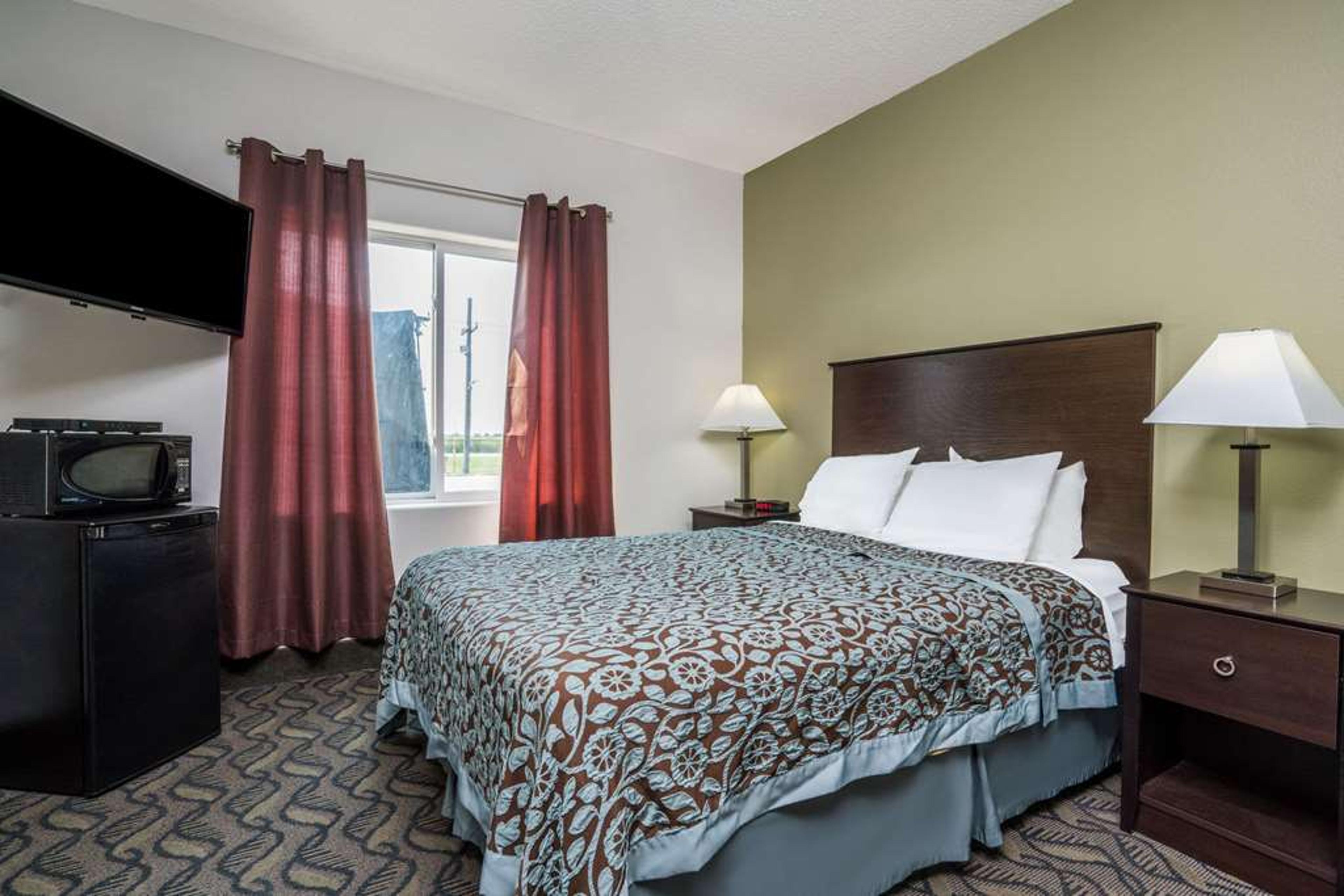 DAYS INN BY WYNDHAM, FARGO/CASSELTO